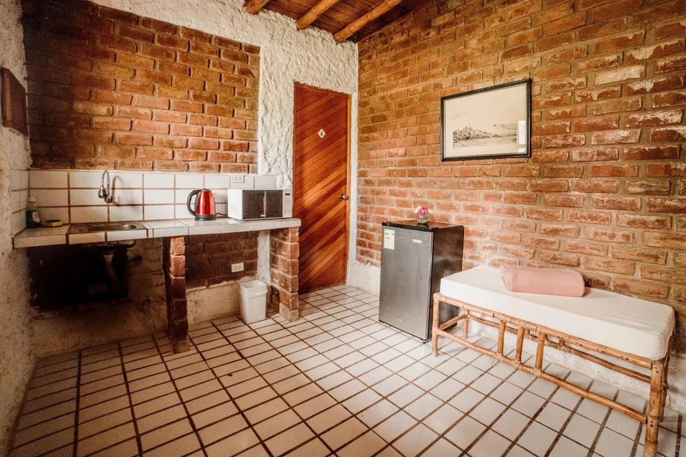 Communal kitchen in Hotel Fundo El Arrabal