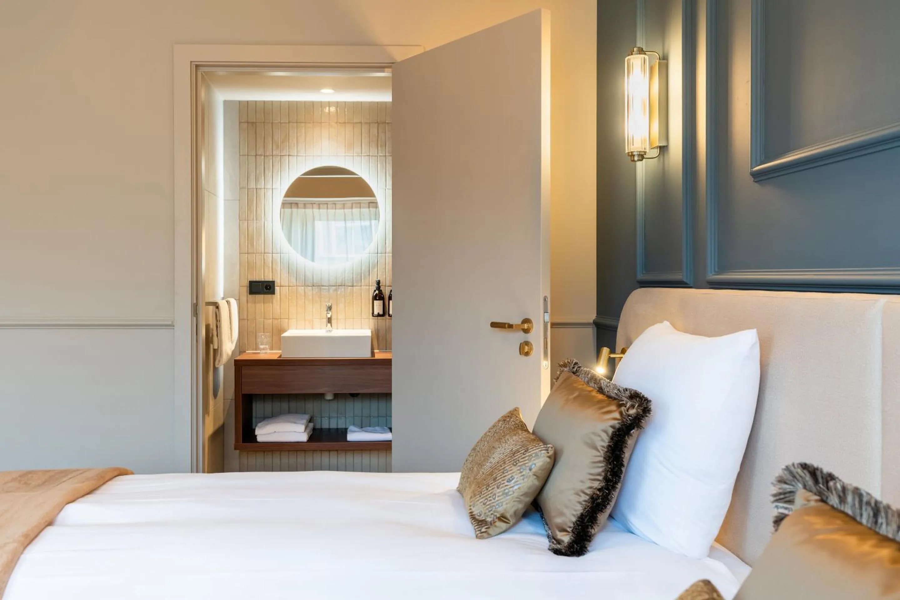 Bathroom, Bed in Boutique Hotel Malie House