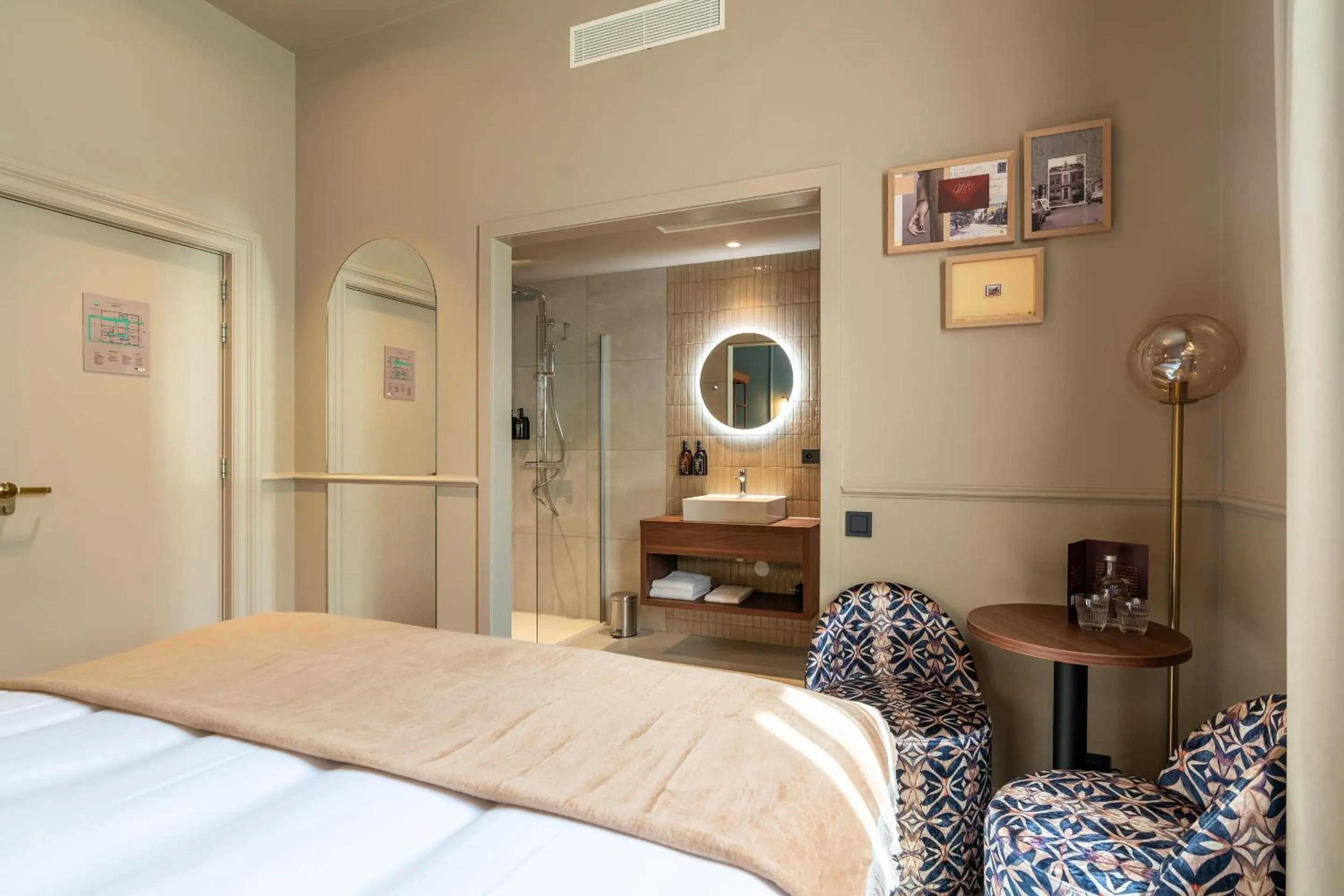 Bathroom, Bed in Boutique Hotel Malie House