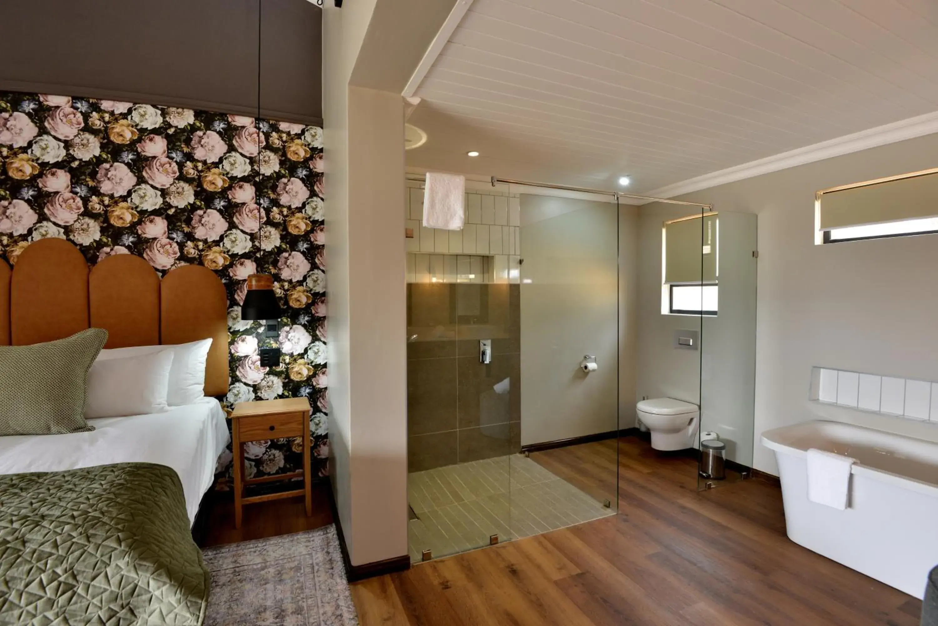 Deluxe Double Room with Bath in Dunkeld East Deluxe Double Room with Bath in Dunkeld East