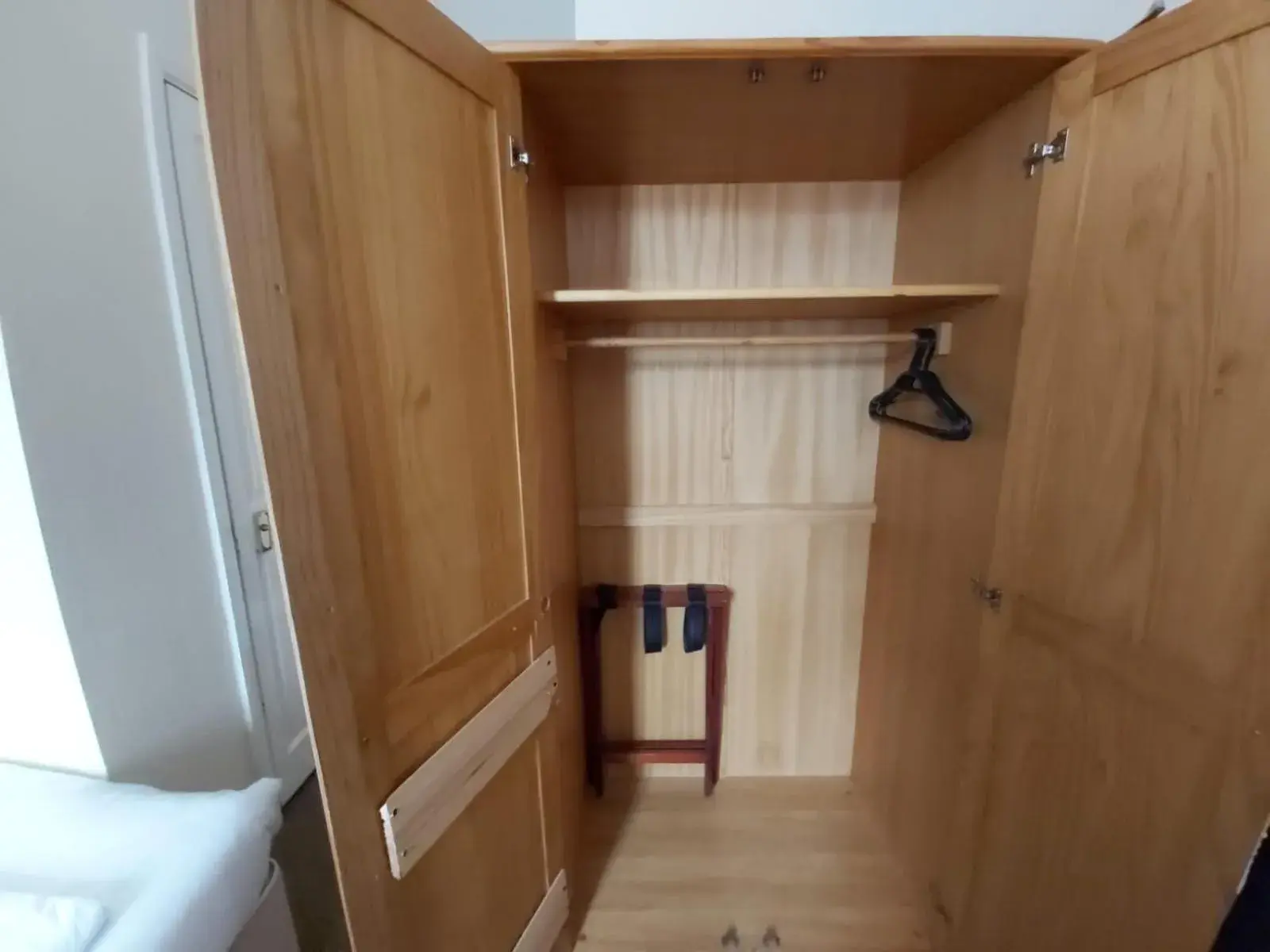 Standard Twin Room in Channel View Hotel Standard Twin Room in Channel View Hotel