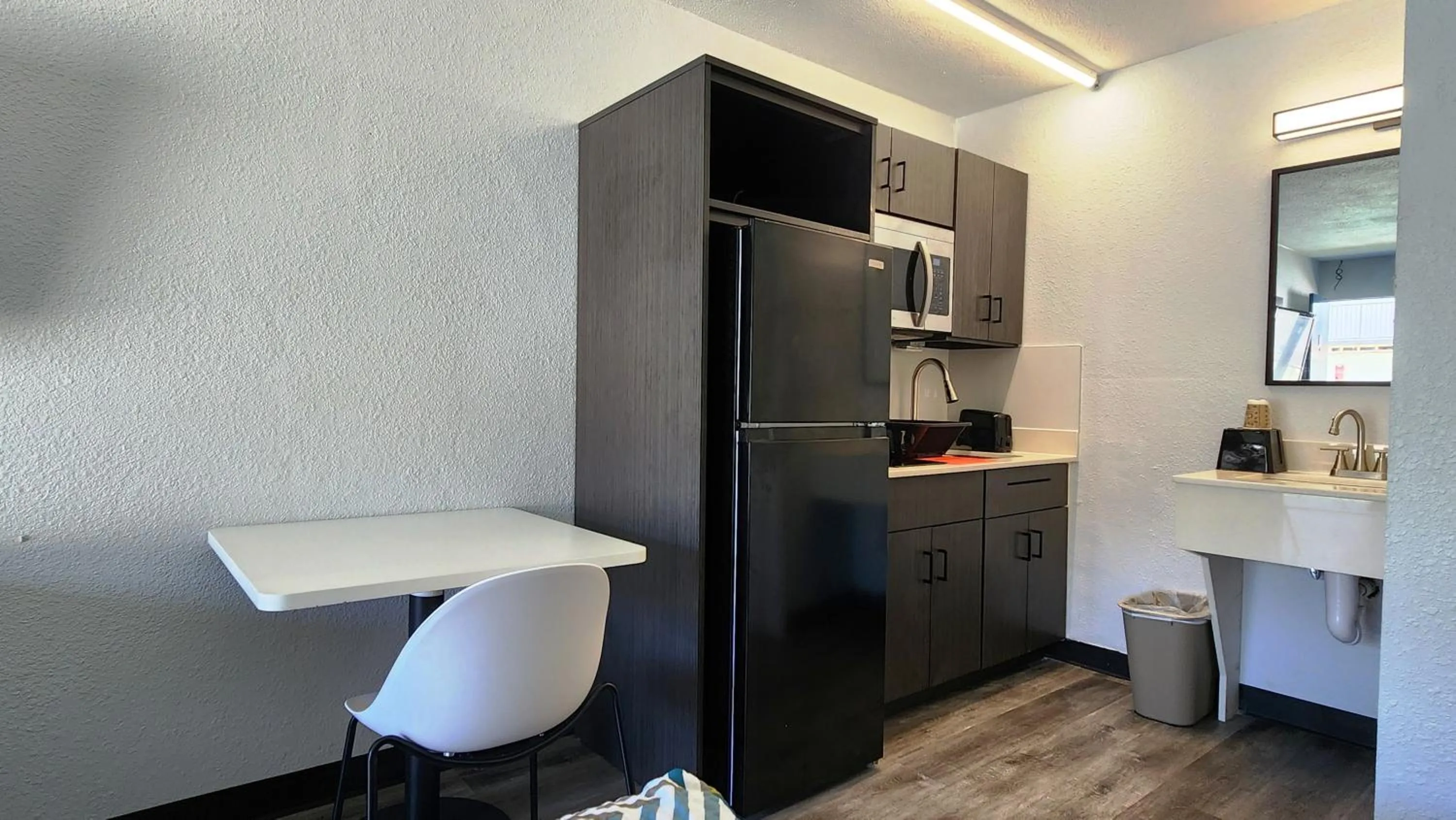 Kitchen or kitchenette in Studio 6 Alvin, TX