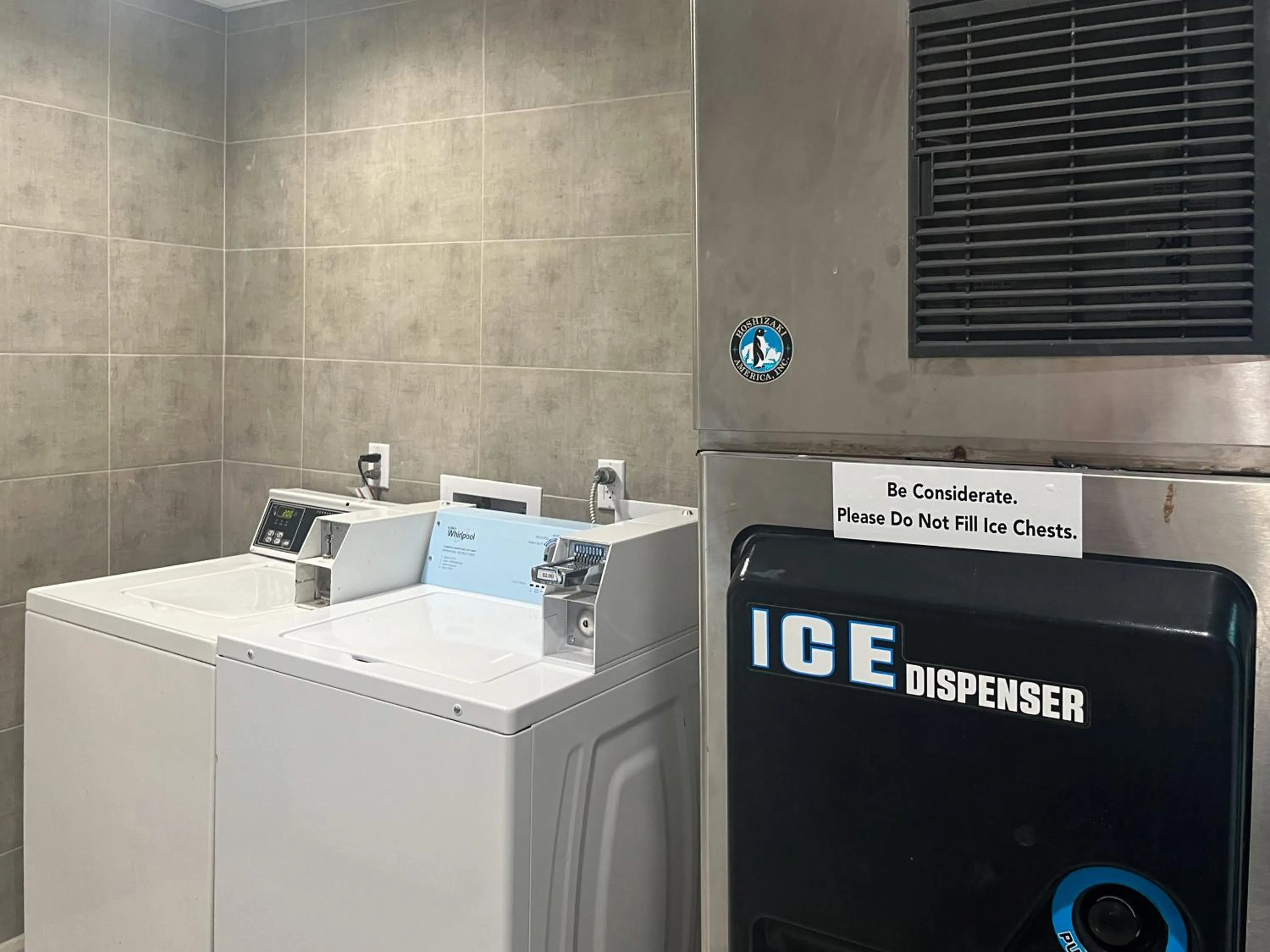 vending machine in Studio 6 Alvin, TX