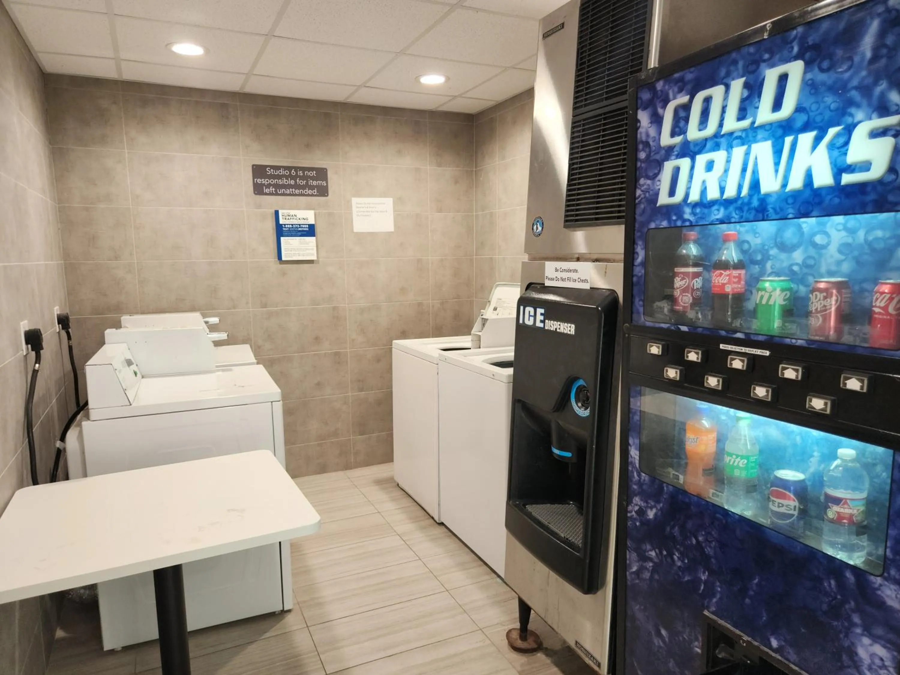 vending machine in Studio 6 Alvin, TX