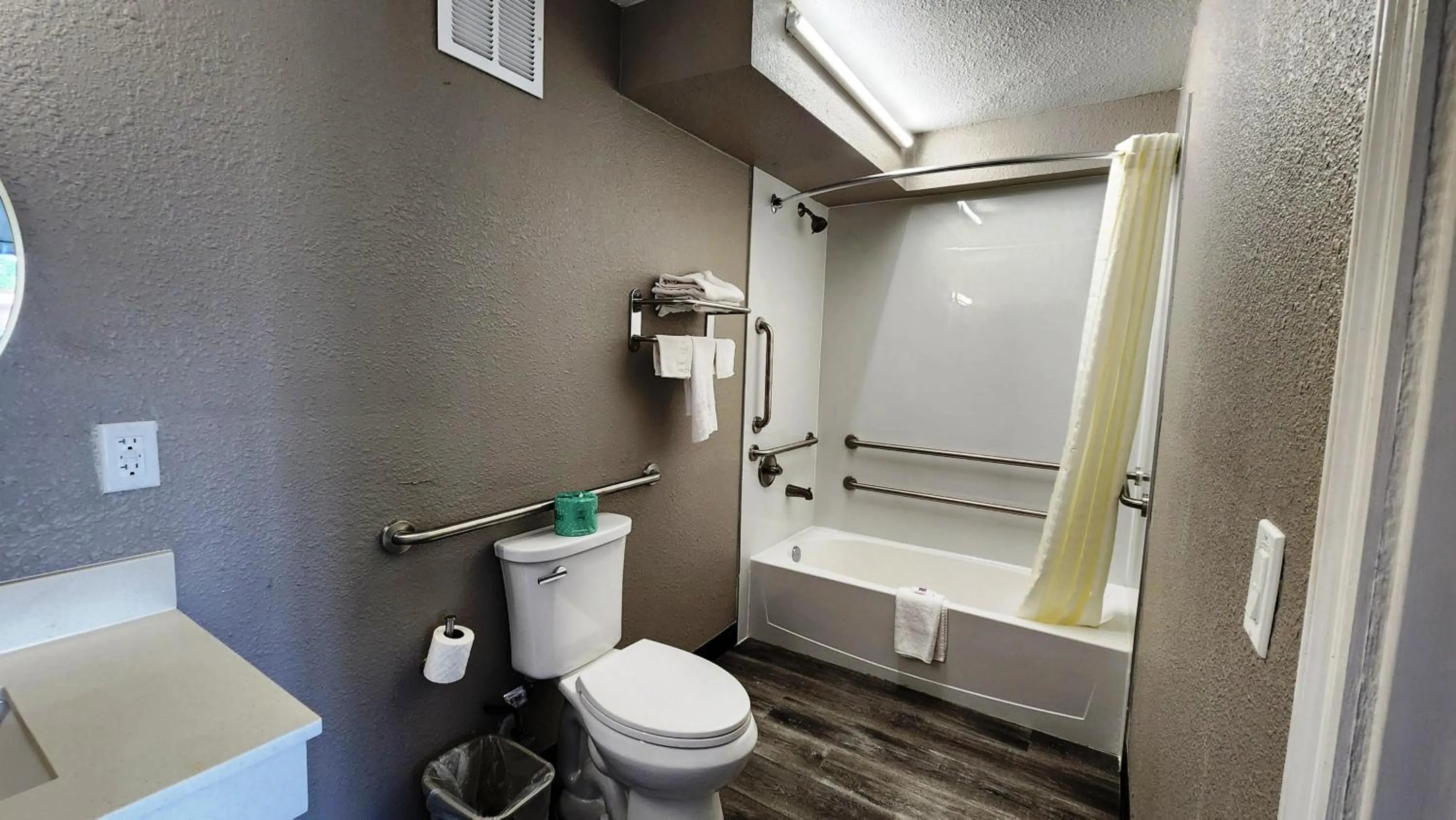 acessibility in Studio 6 Alvin, TX