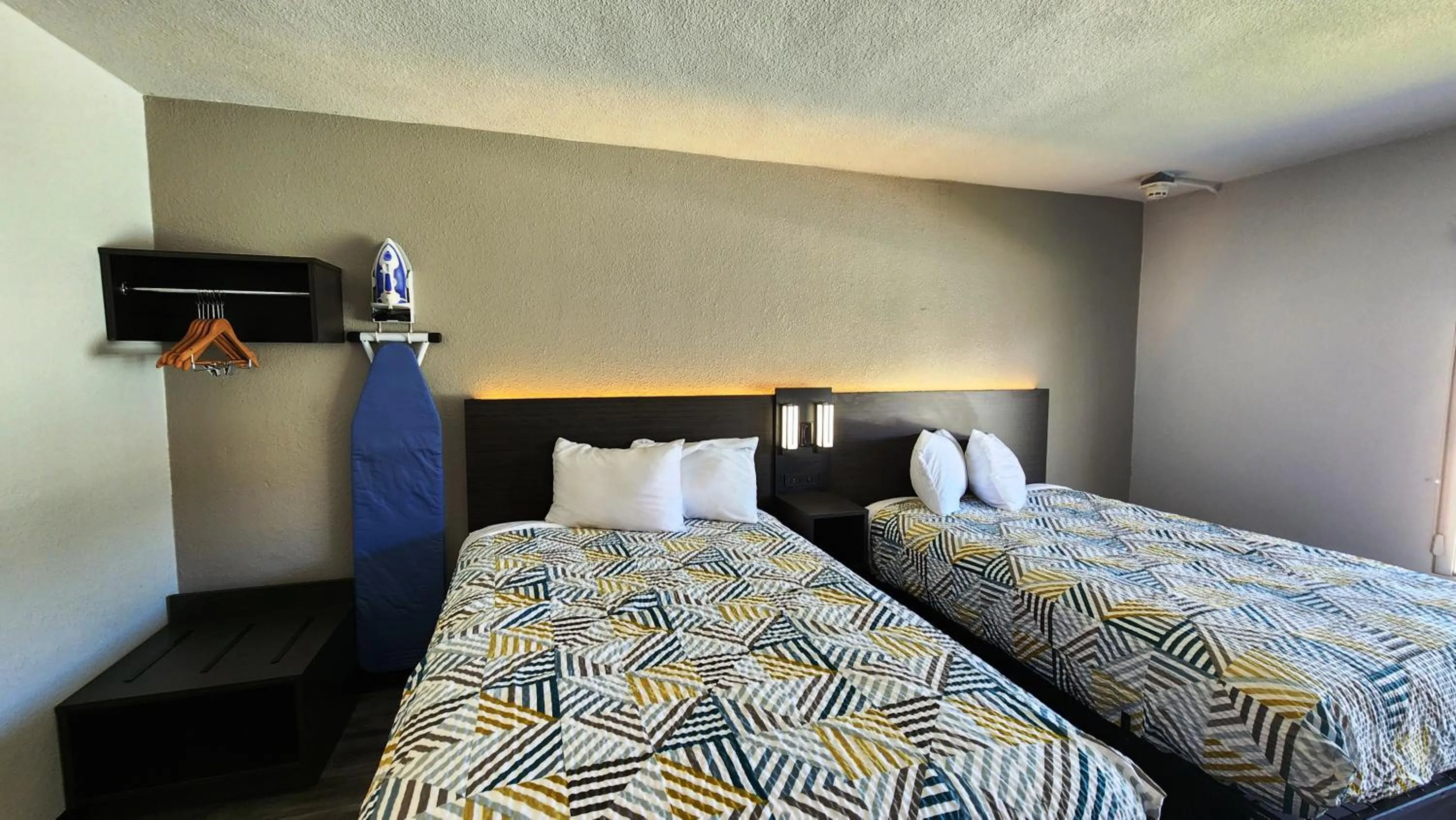 Bed in Studio 6 Alvin, TX