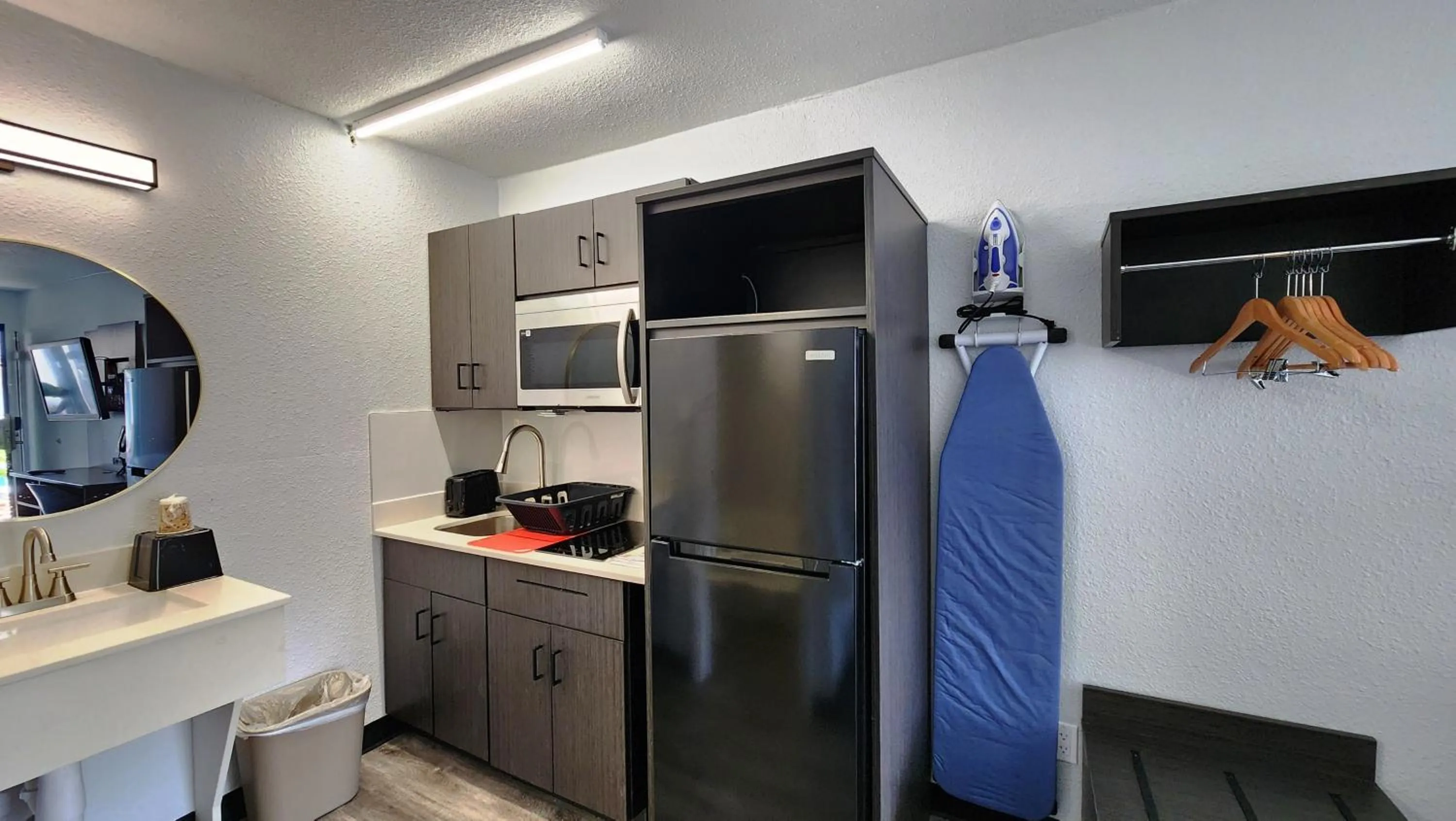 Coffee/tea facilities in Studio 6 Alvin, TX