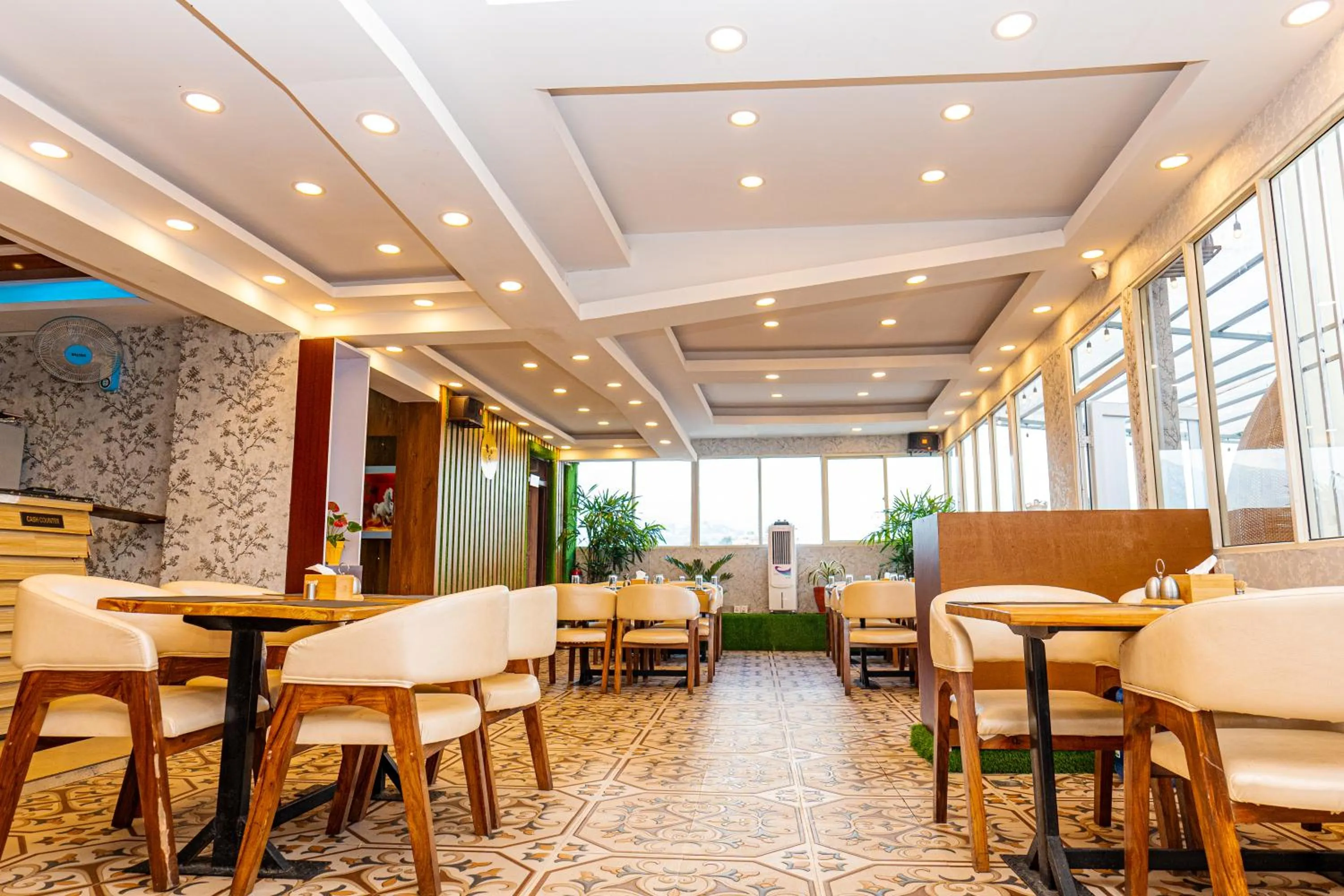 Restaurant/places to eat in Hotel Palazzo