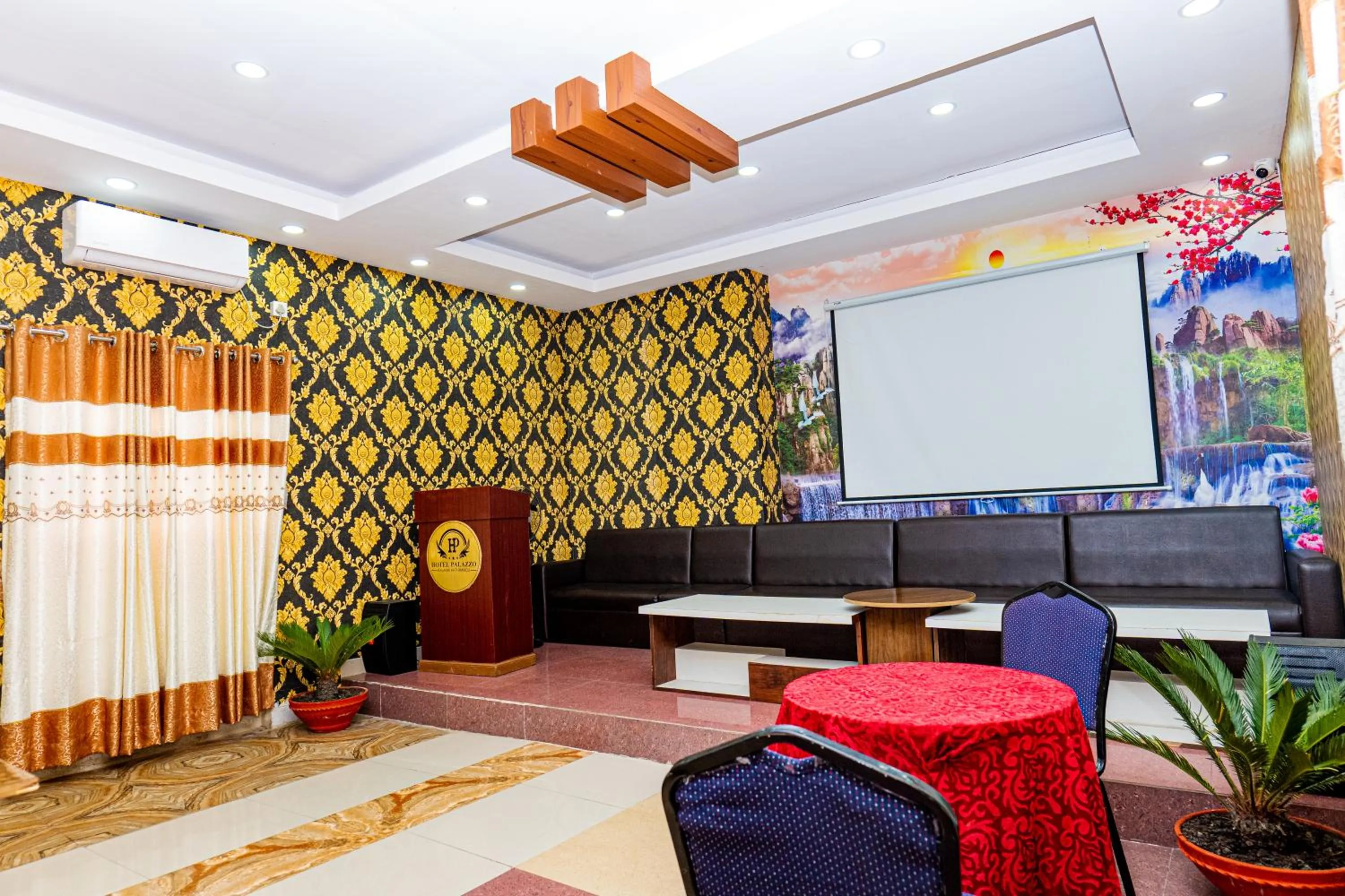 Communal lounge/ TV room in Hotel Palazzo