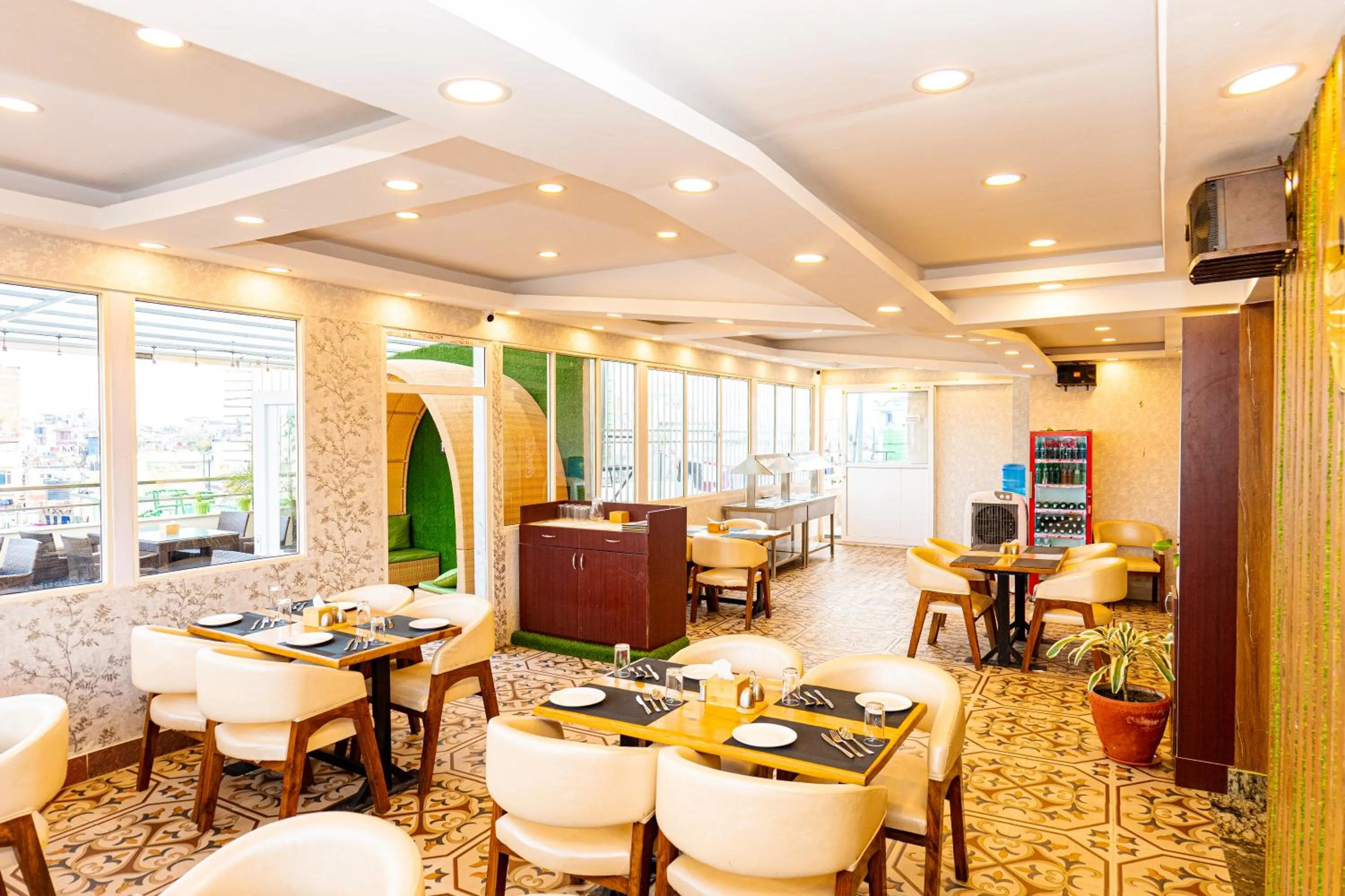 Restaurant/places to eat in Hotel Palazzo