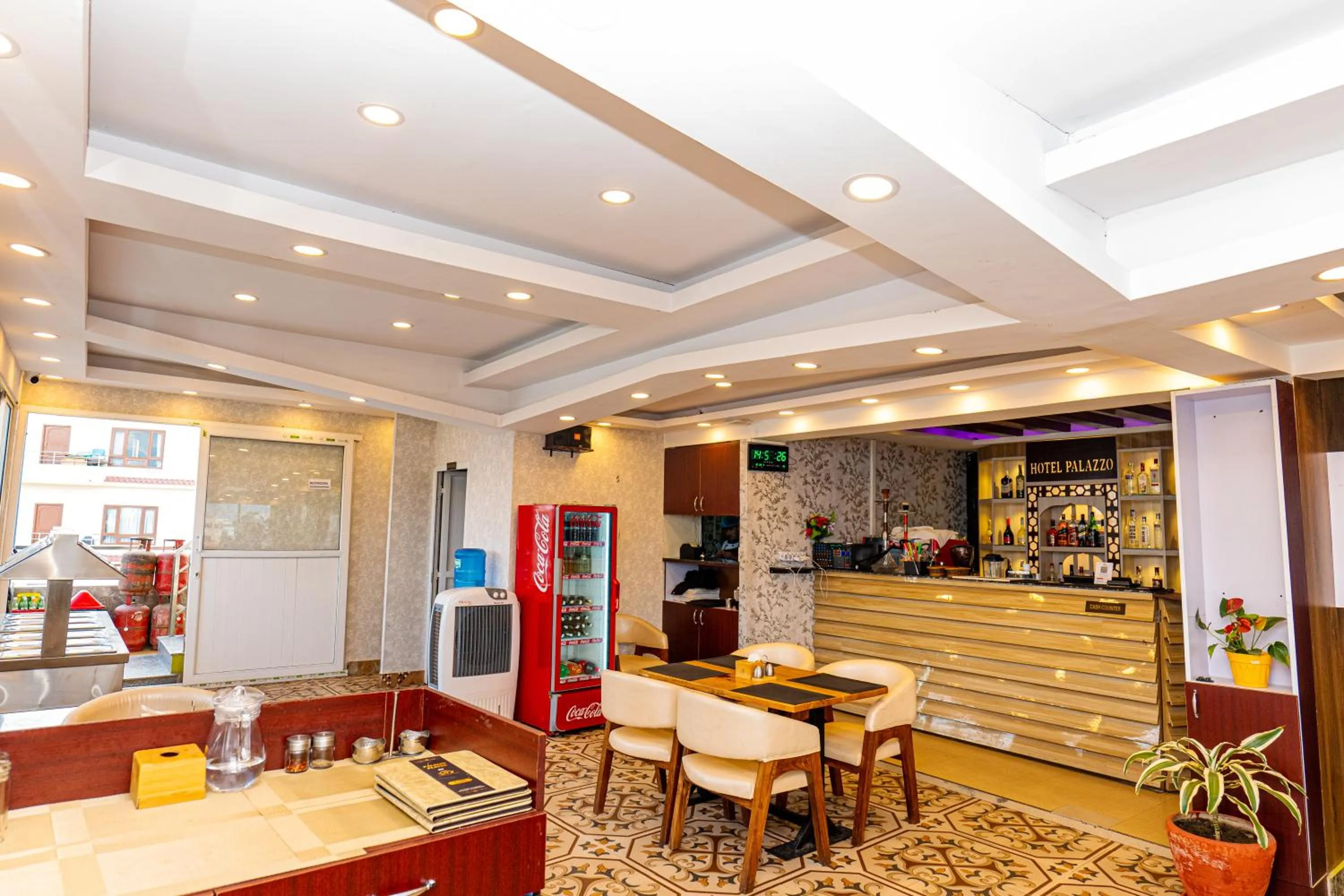 Restaurant/places to eat in Hotel Palazzo