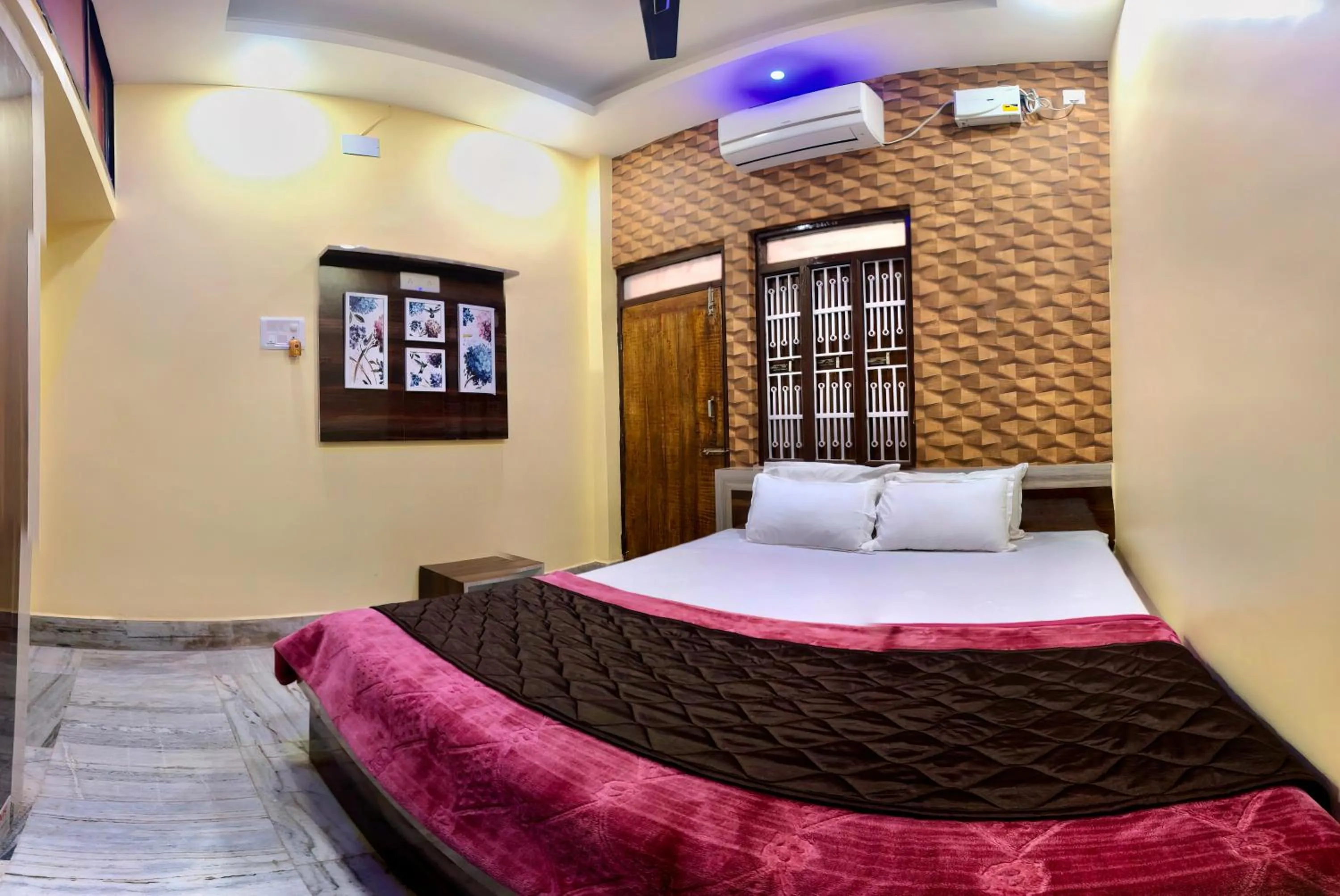 Bed in Bobby Premium Residency 350m from Jagannath temple