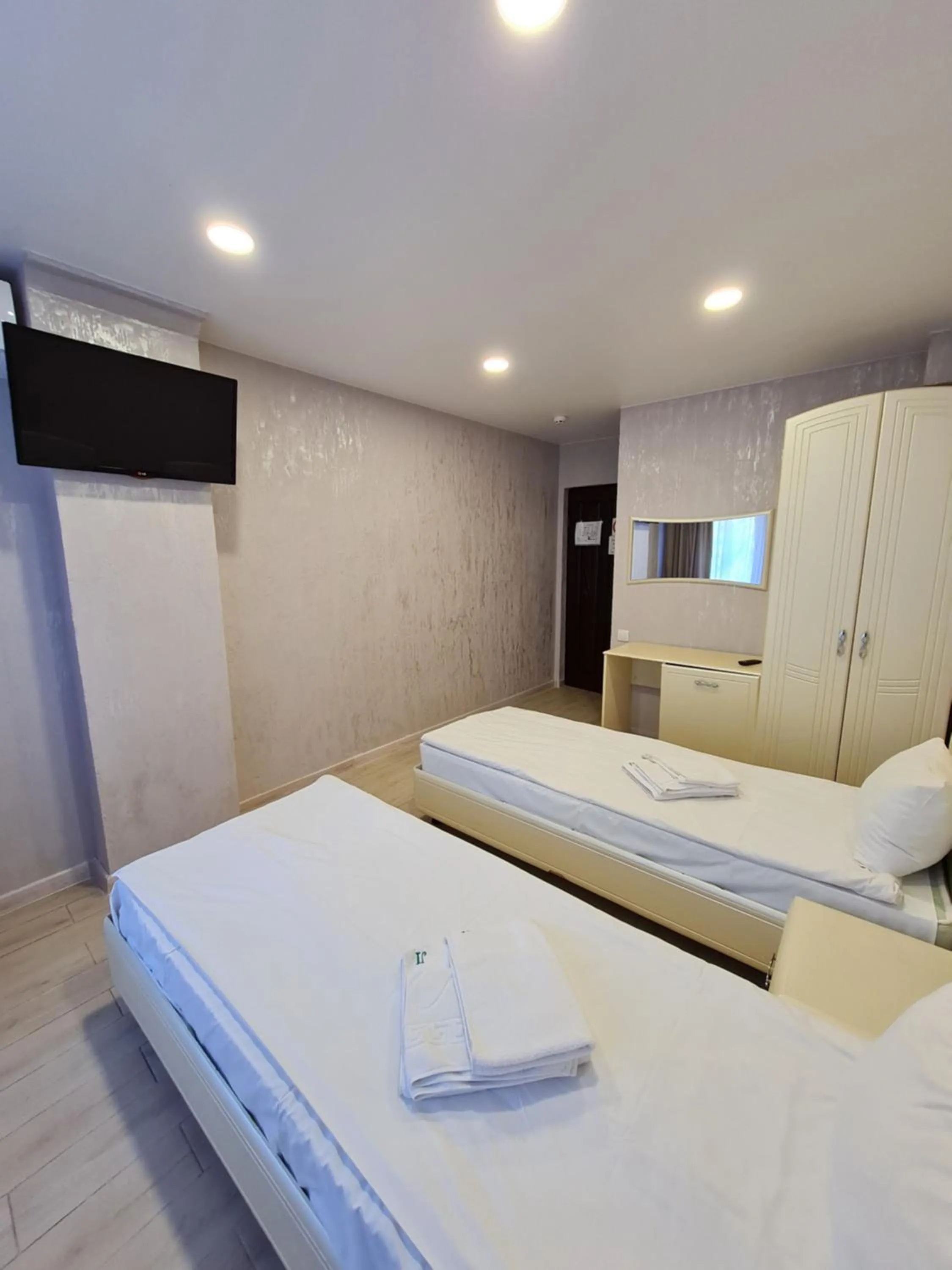 Bedroom, Bed in Hotel Lime