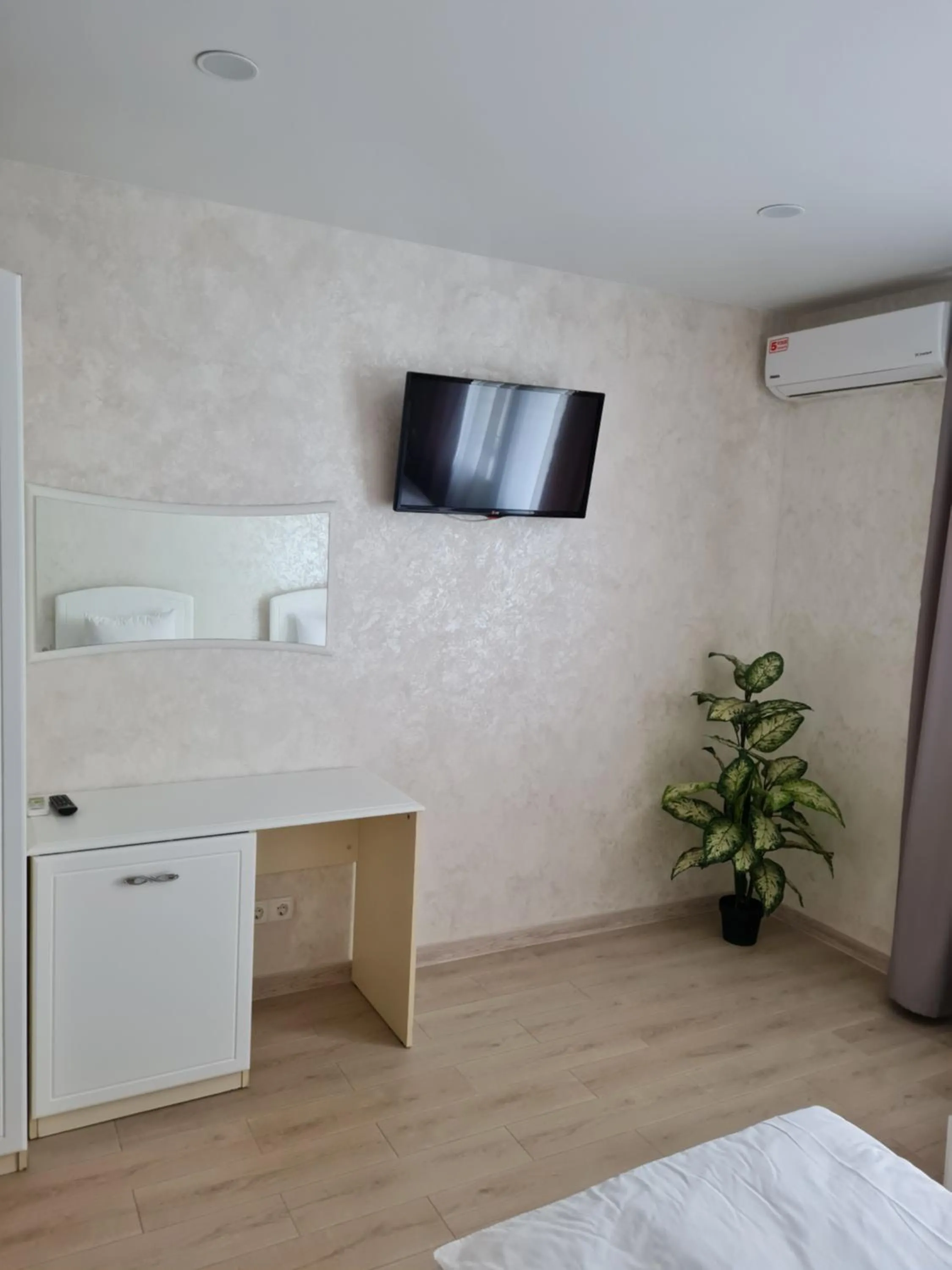 Property building, Bed in Hotel Lime