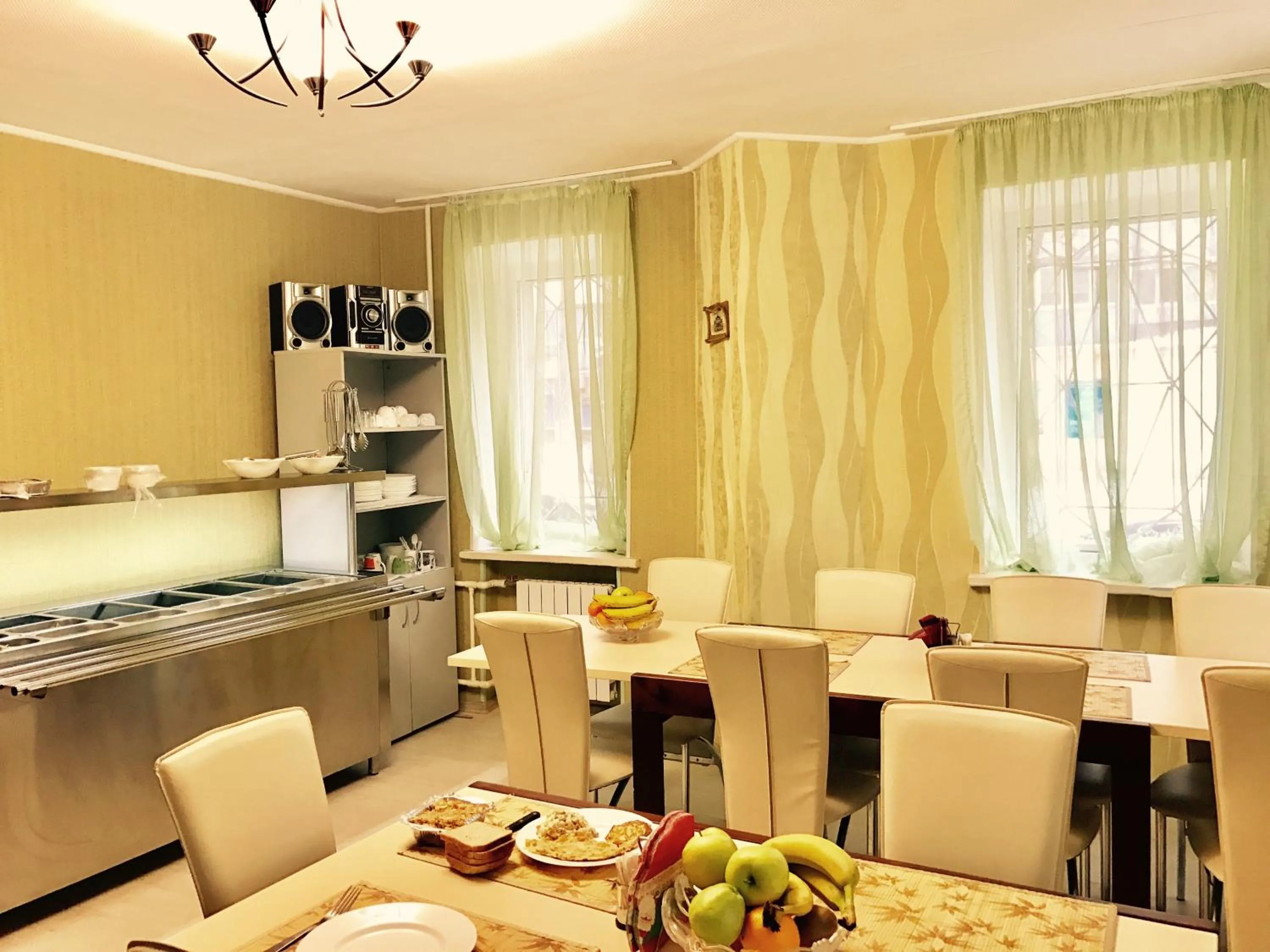 Restaurant/places to eat in Hotel Lime