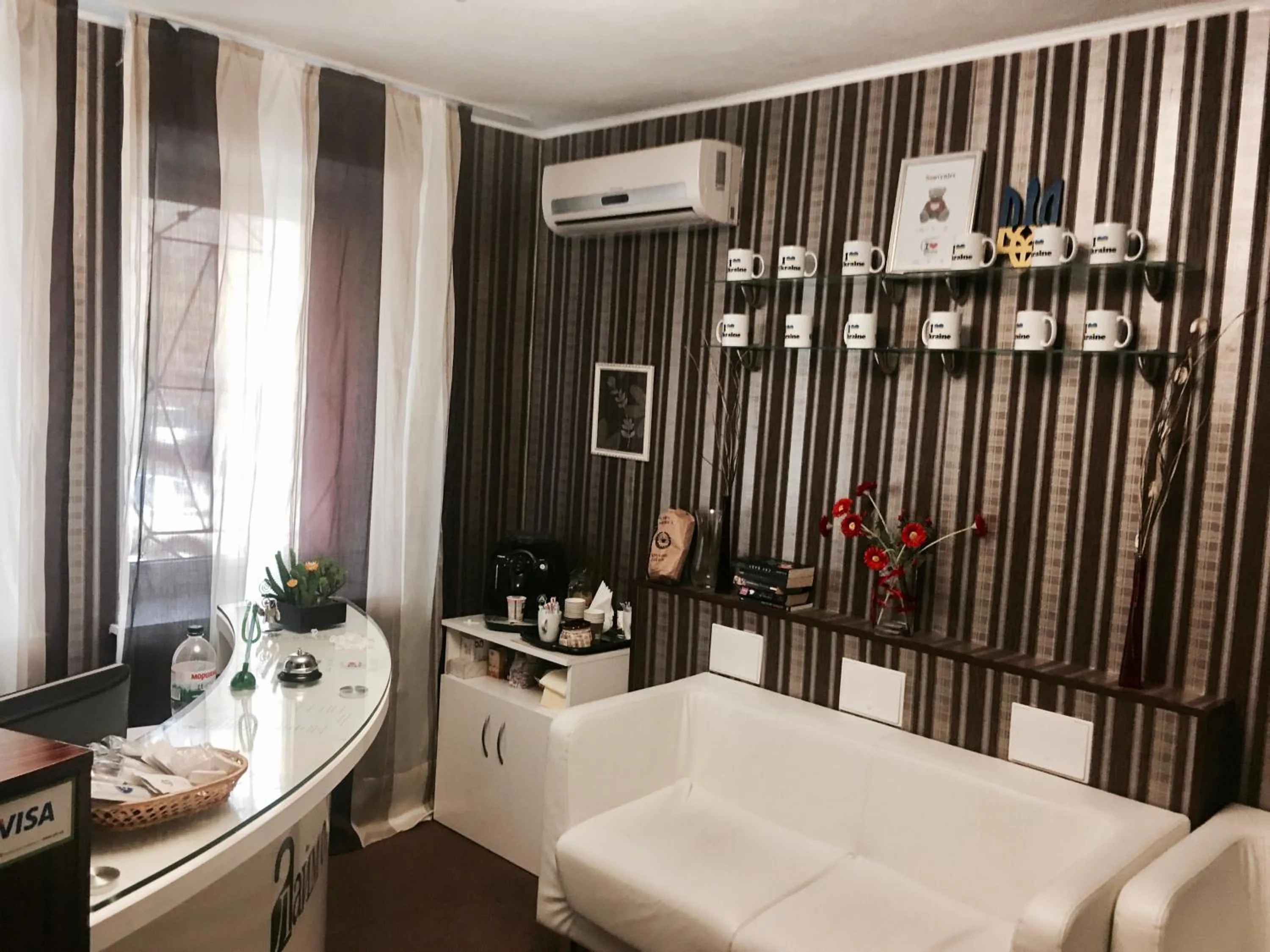 Communal lounge/ TV room in Hotel Lime