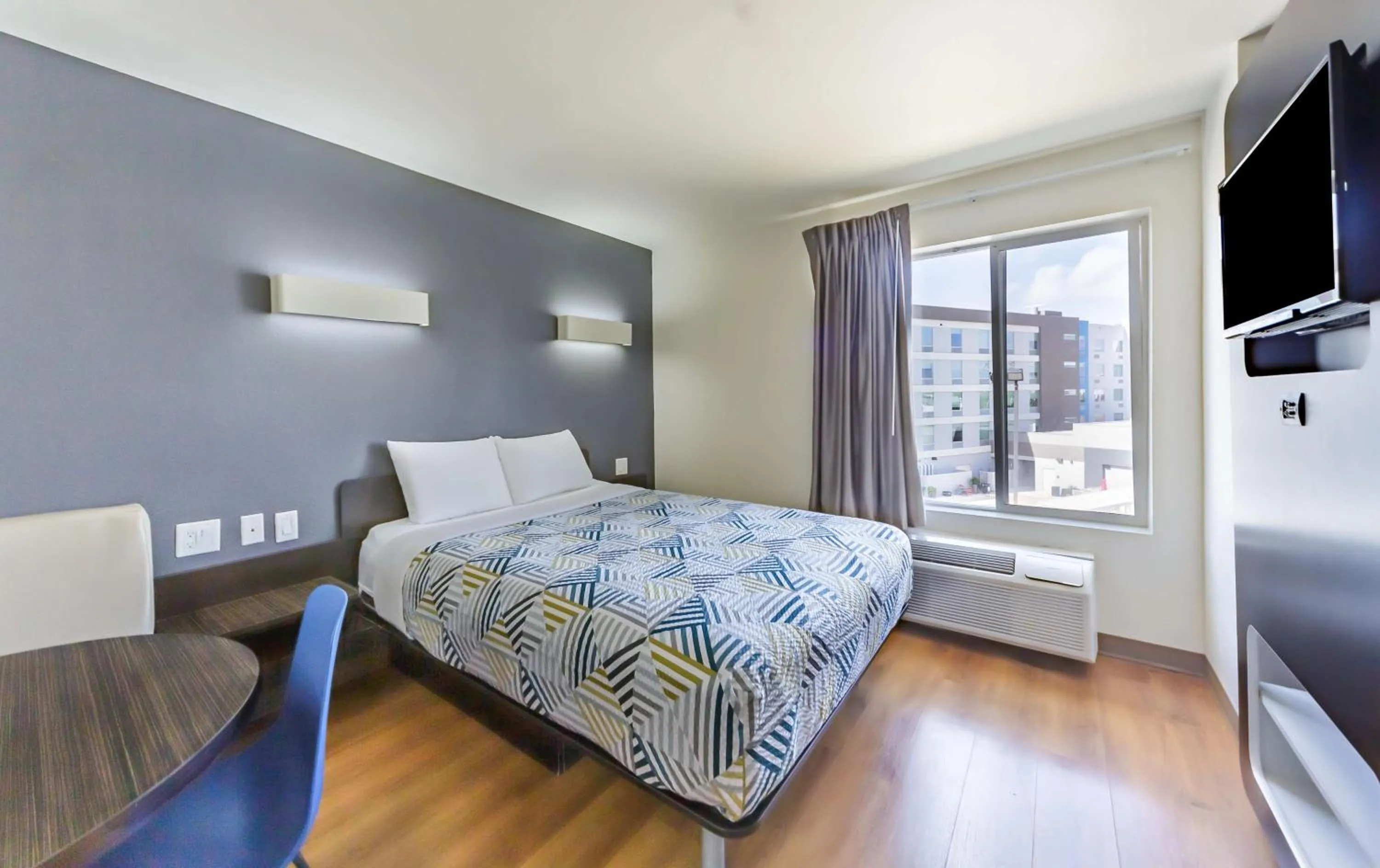 Bedroom, Bed in Motel 6-Laredo, TX - Airport