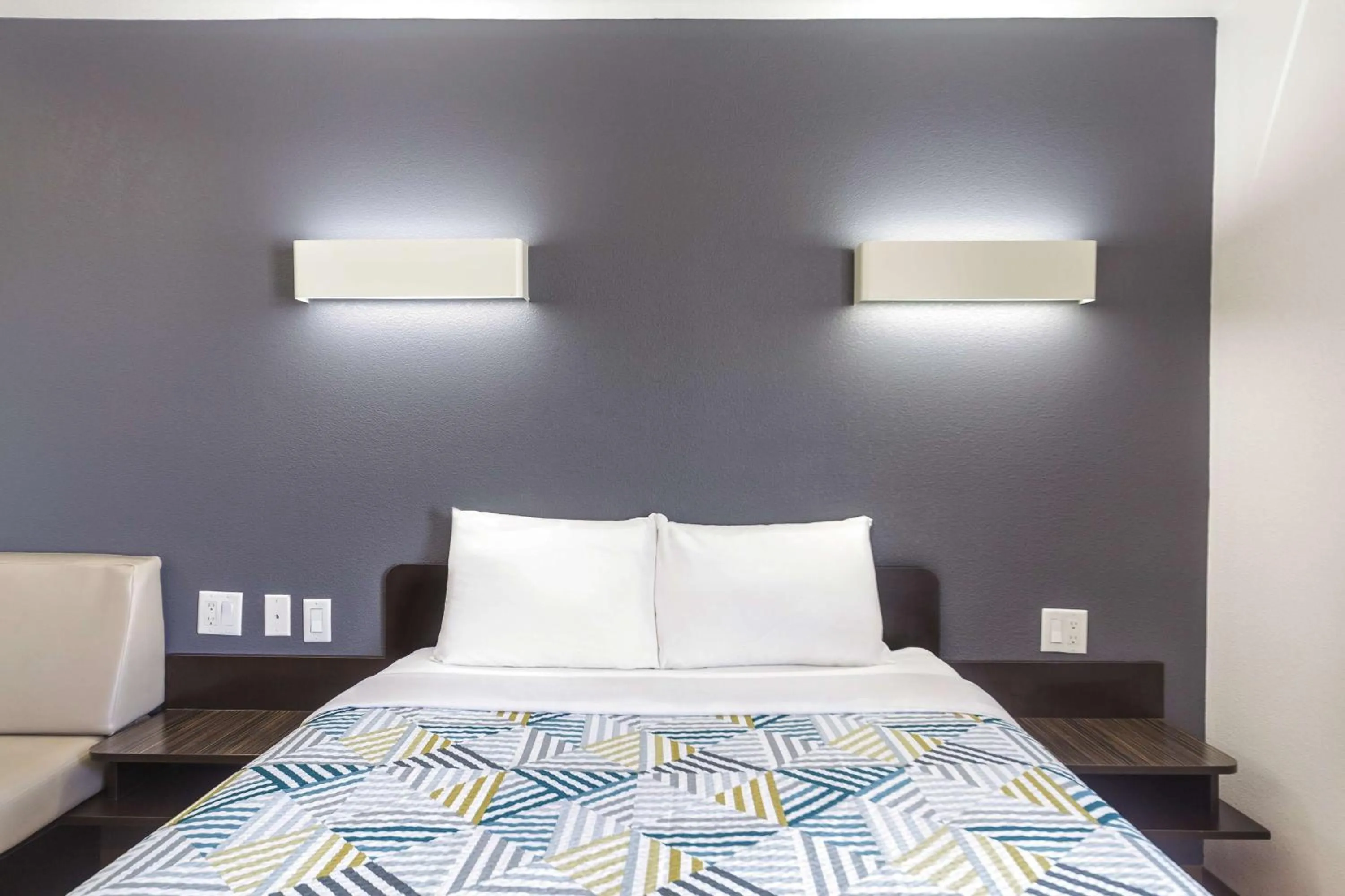 Bedroom, Bed in Motel 6-Laredo, TX - Airport