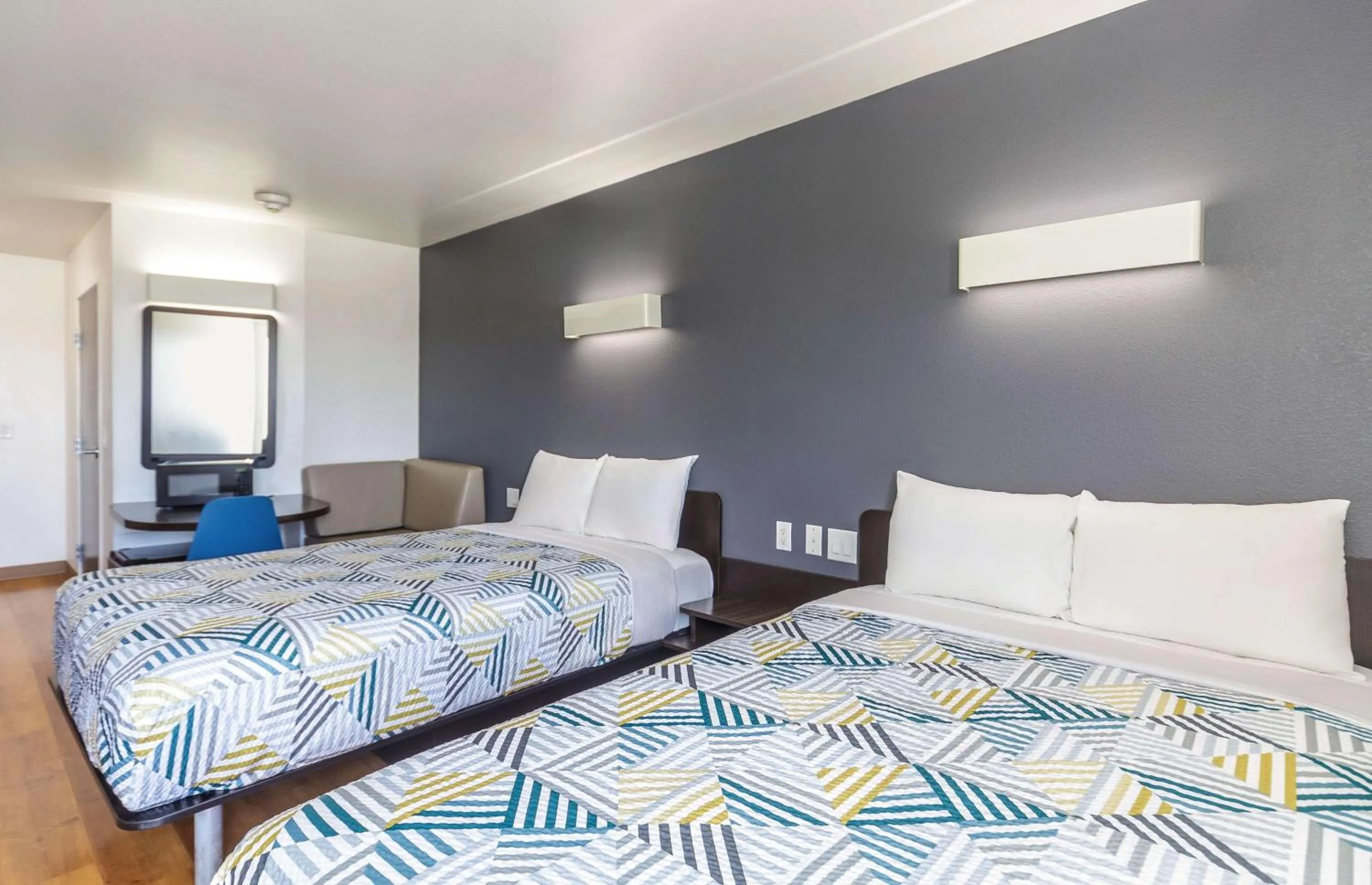 Bedroom, Bed in Motel 6-Laredo, TX - Airport