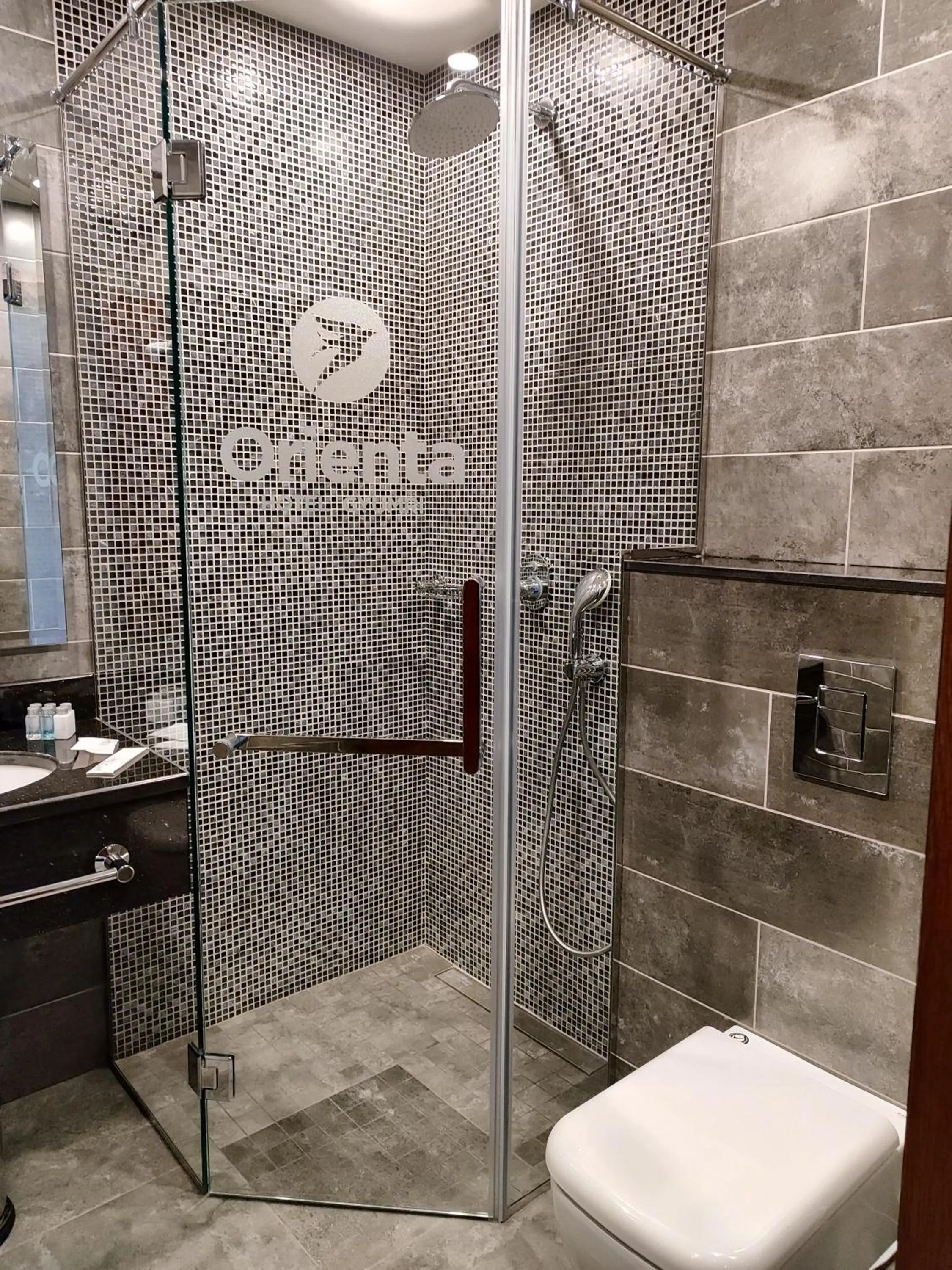 Shower in Orienta Hotel Gyumri