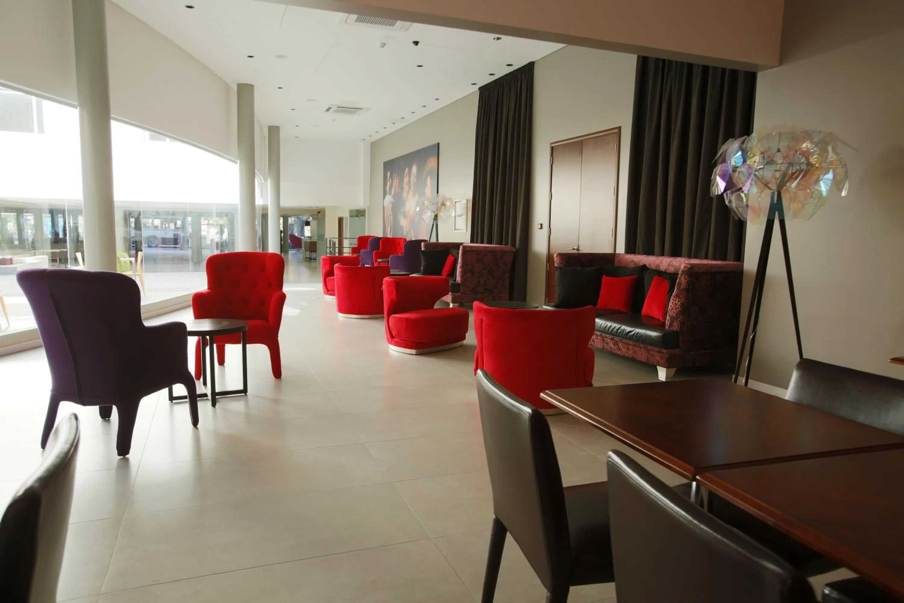 Living room in Regency Way Montevideo Hotel