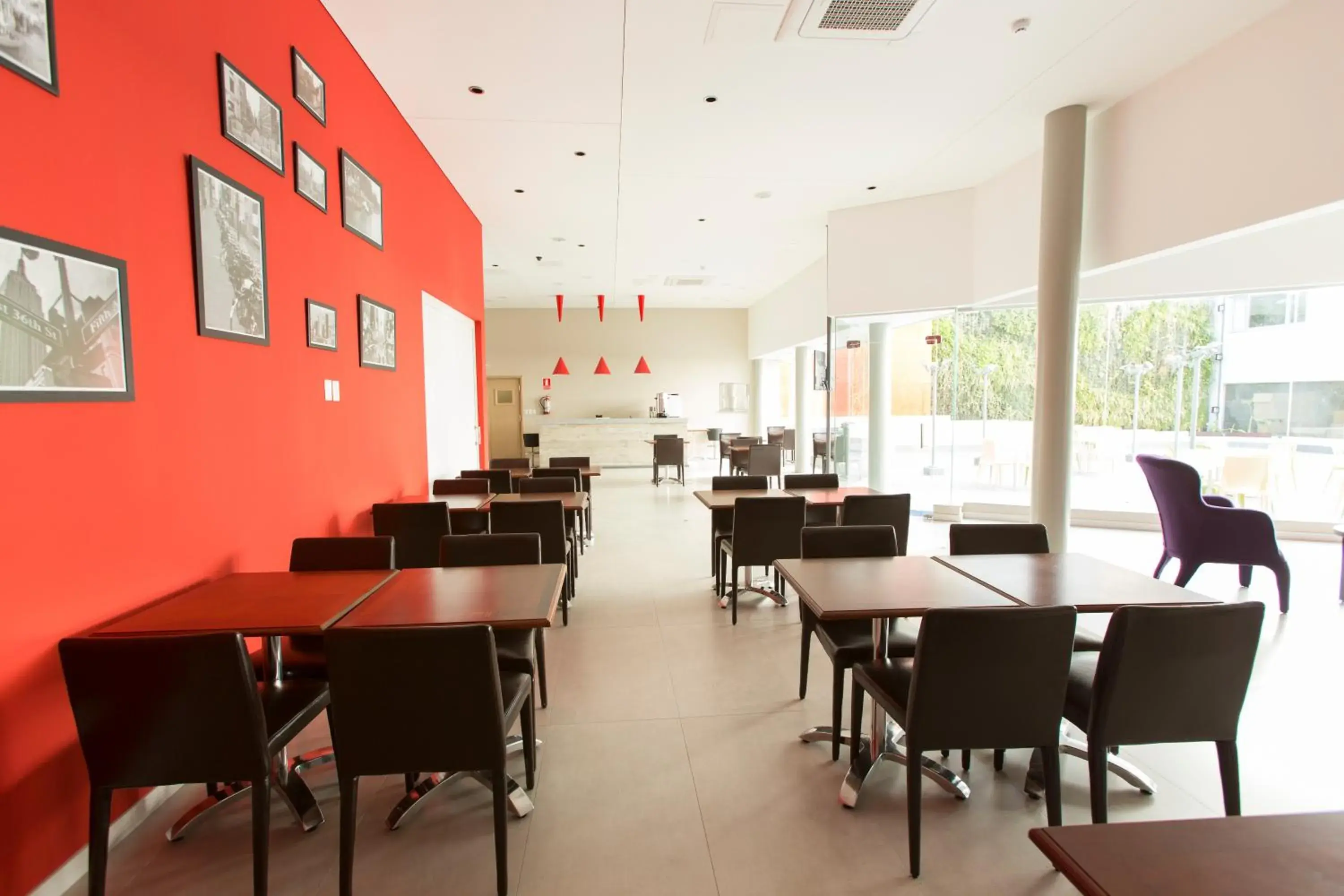 Restaurant/places to eat in Regency Way Montevideo Hotel Restaurant/places to eat in Regency Way Montevideo Hotel