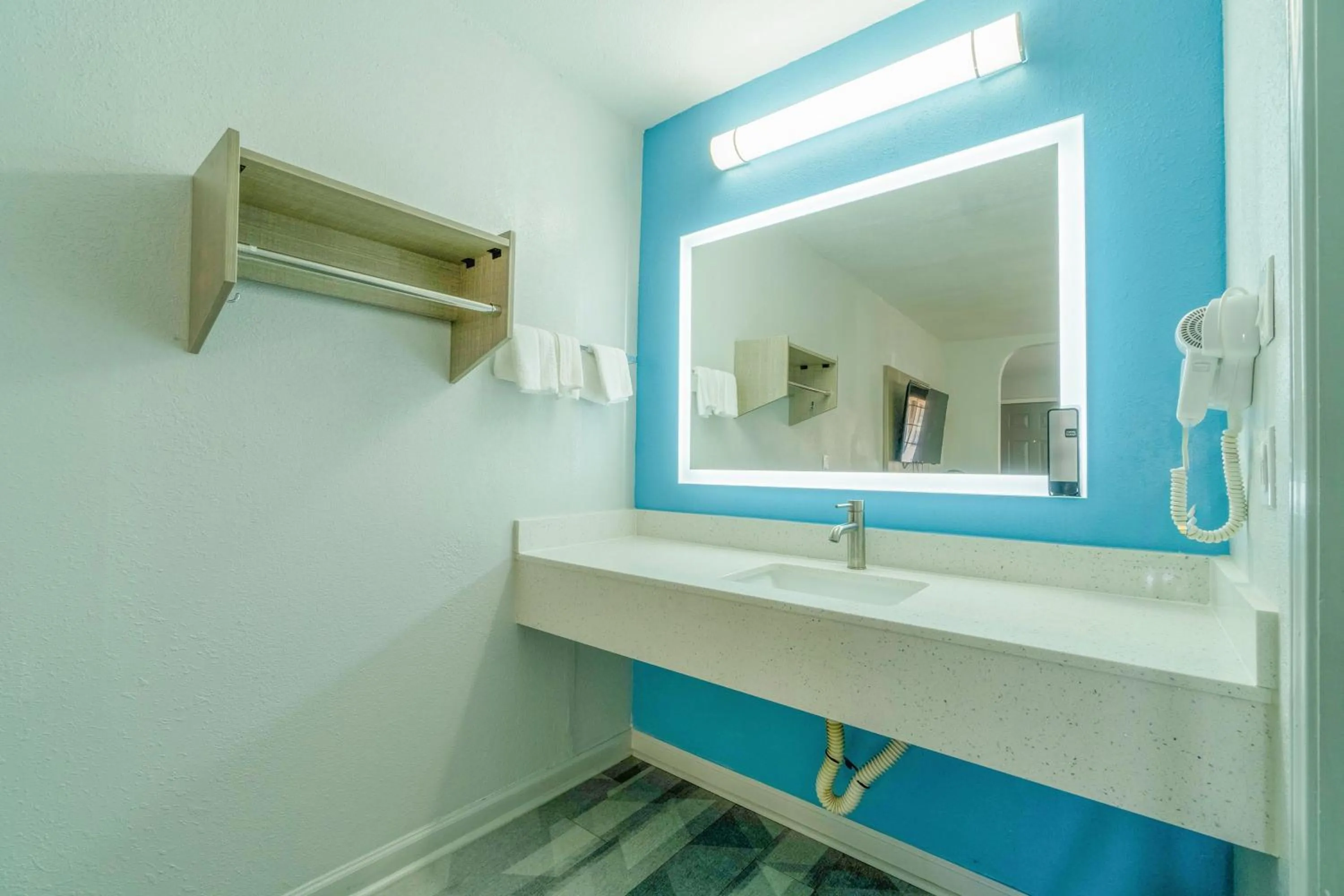 Bathroom in Pleasanton Executive Inn By OYO