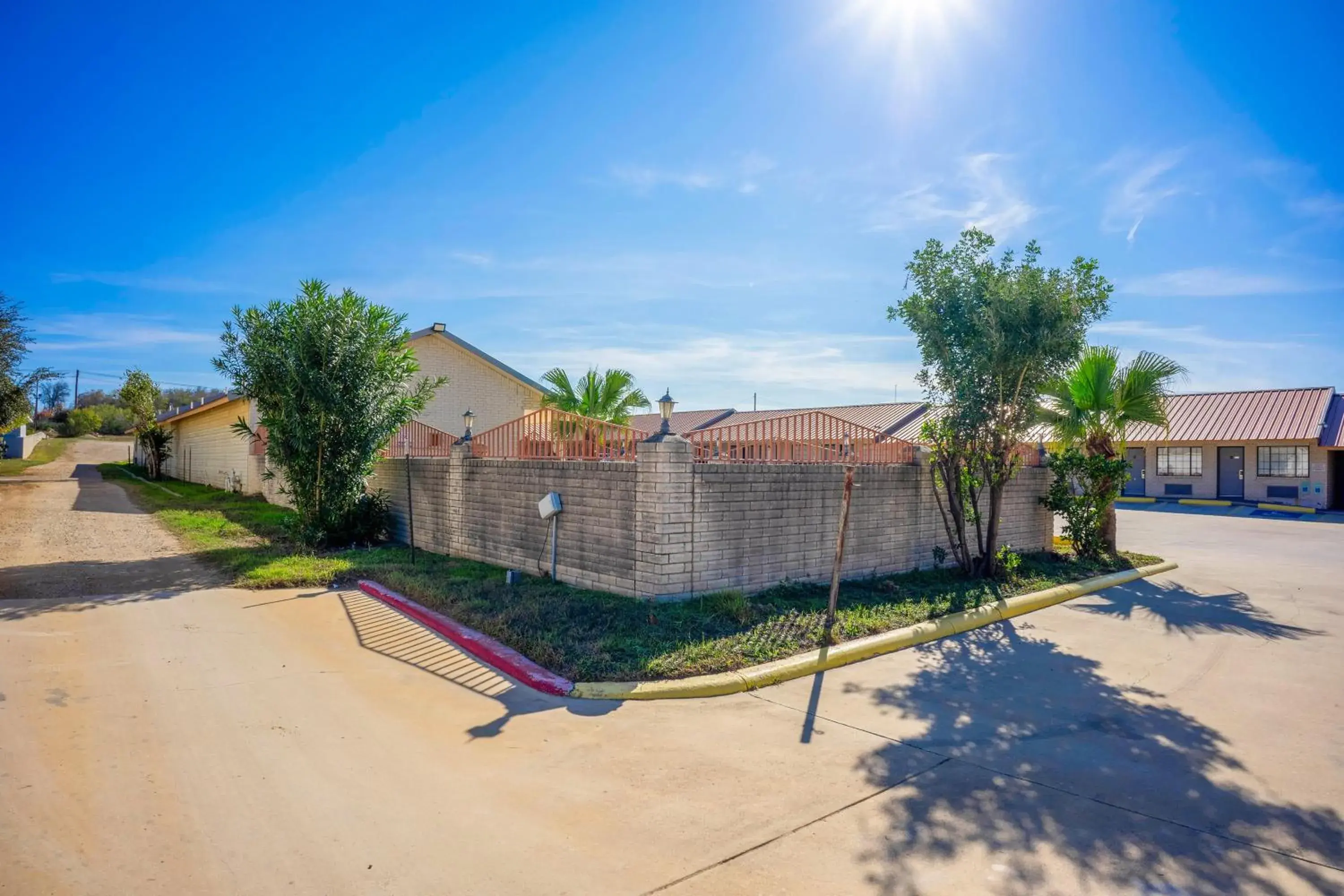 Facade/entrance in Pleasanton Executive Inn By OYO Facade/entrance in Pleasanton Executive Inn By OYO