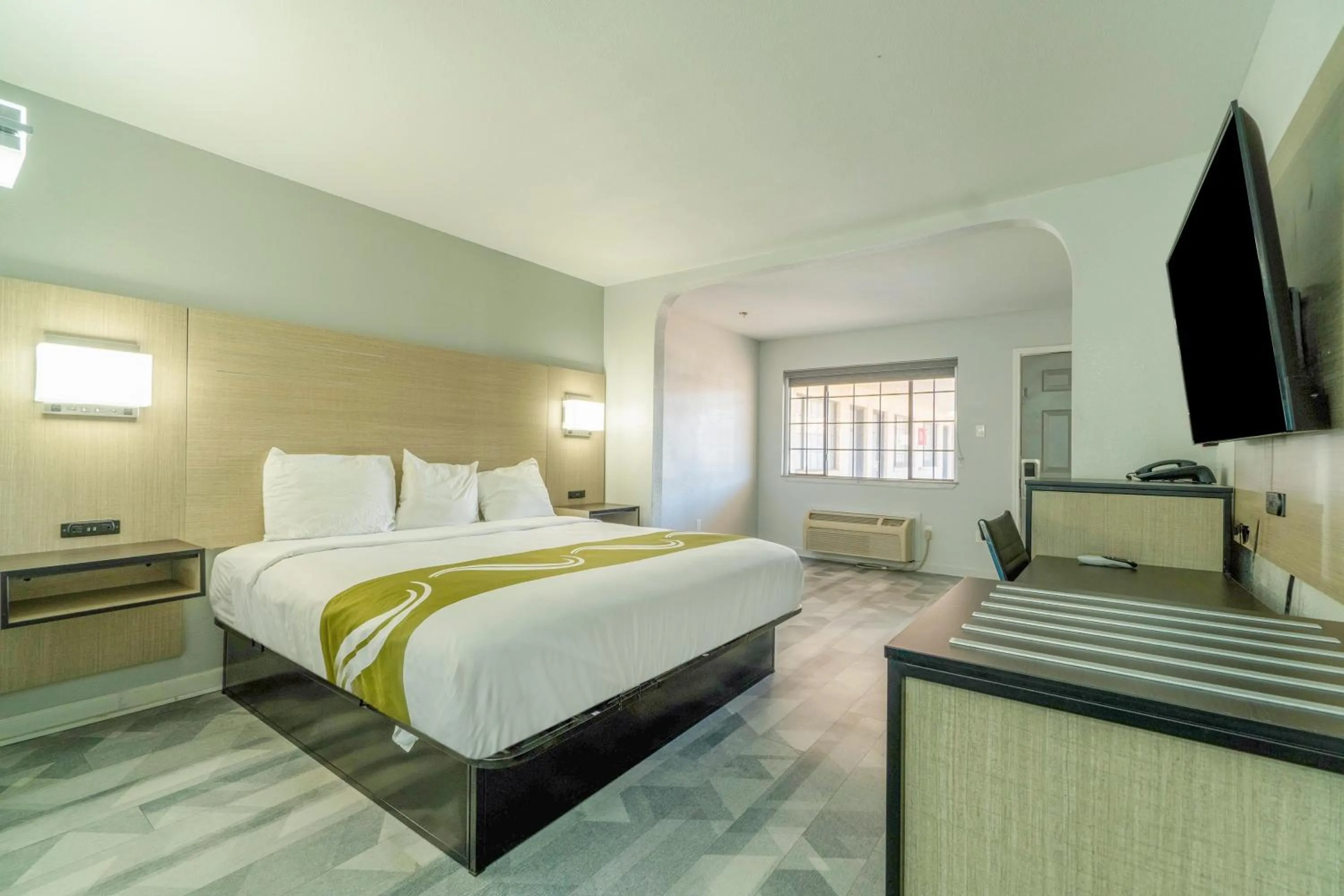 Bedroom, Bed in Pleasanton Executive Inn By OYO