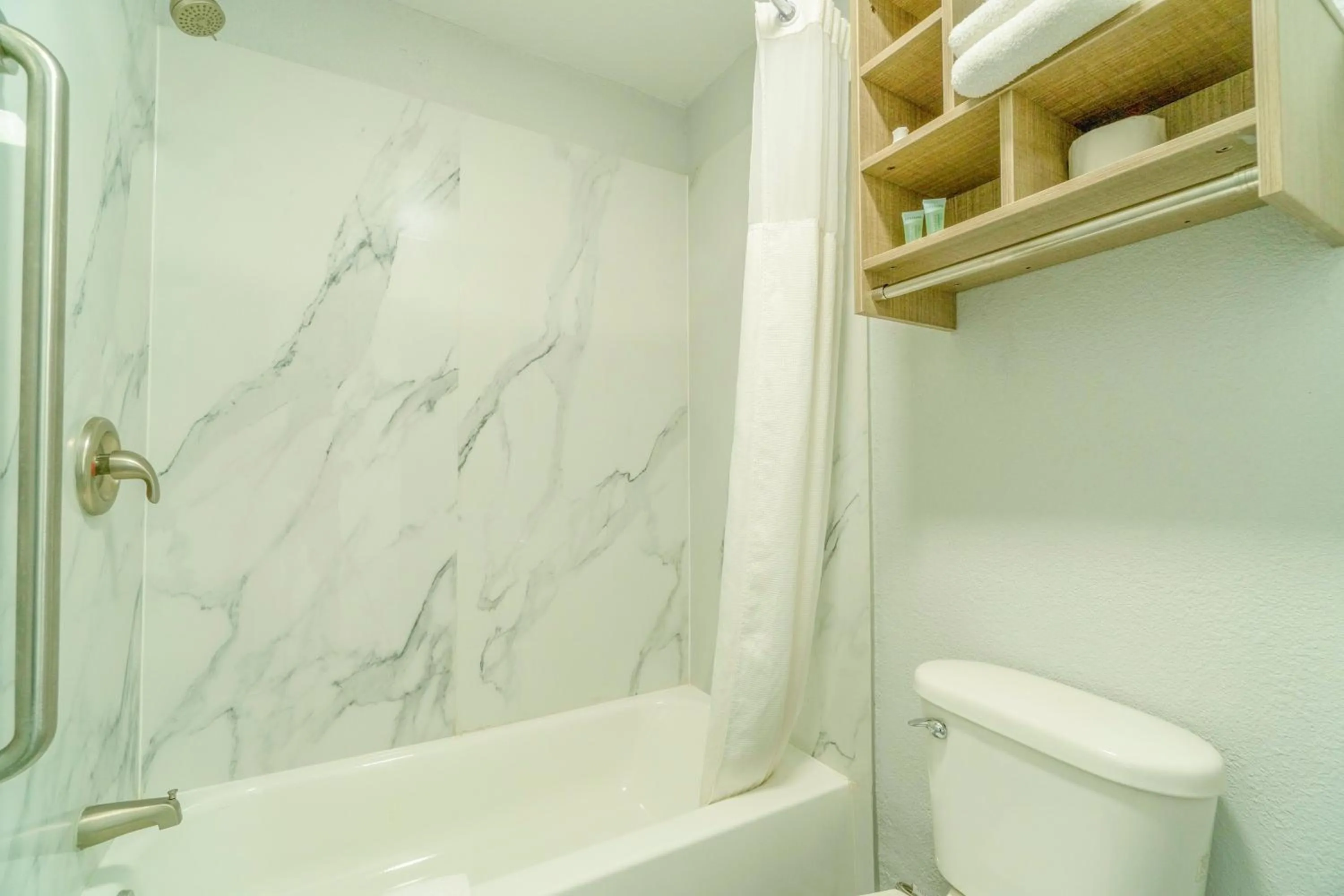 Bathroom in Pleasanton Executive Inn By OYO