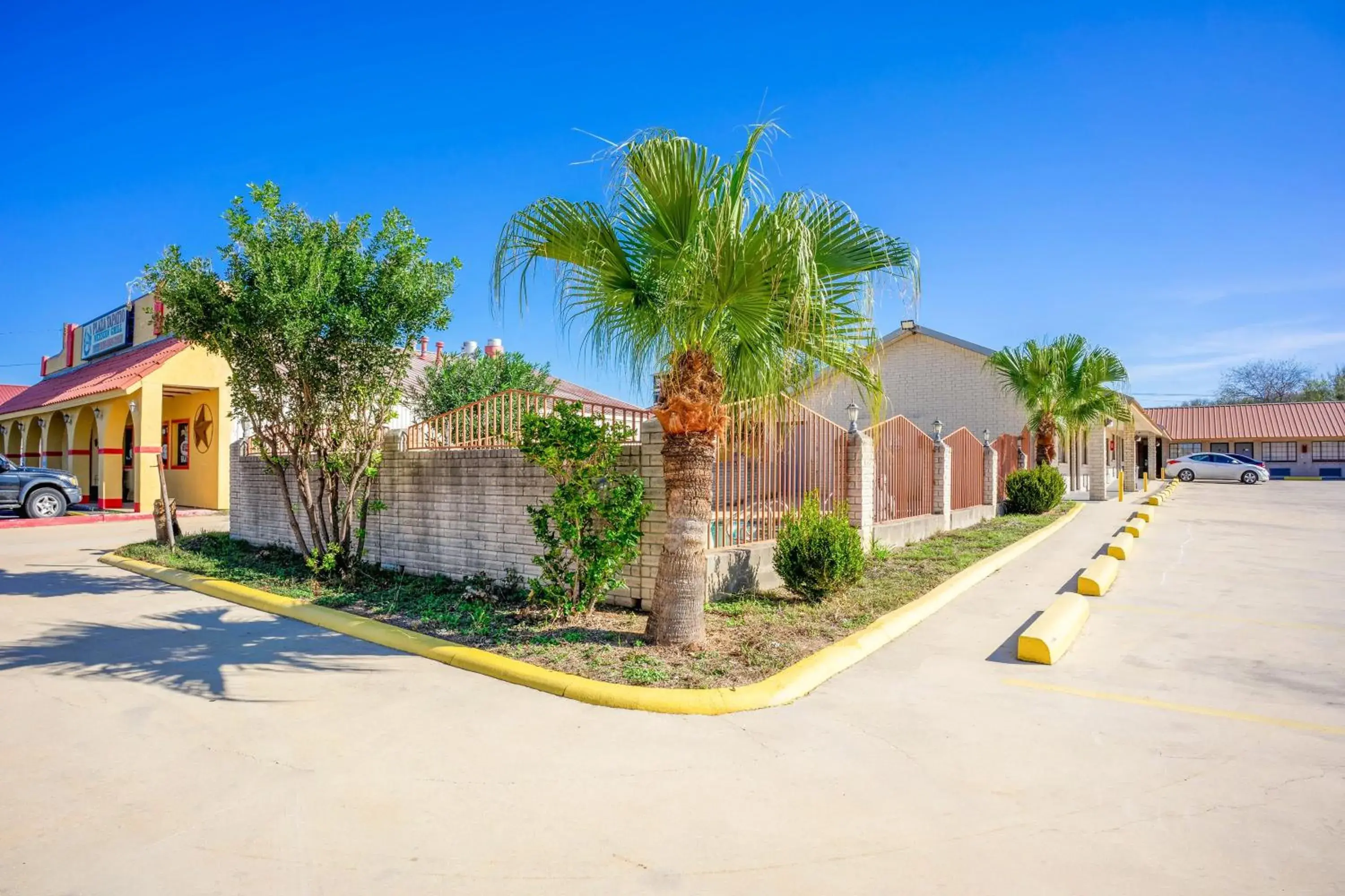 Facade/entrance in Pleasanton Executive Inn By OYO Facade/entrance in Pleasanton Executive Inn By OYO