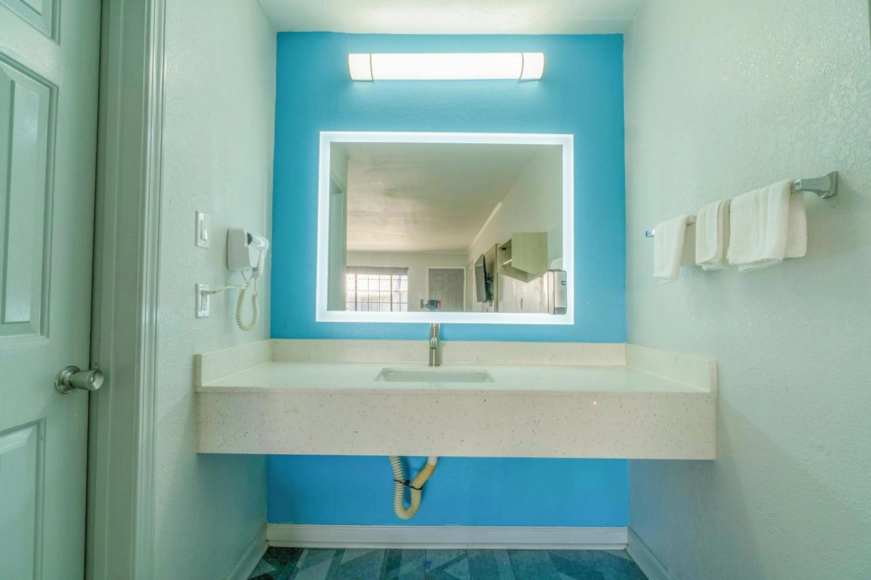 Bathroom in Pleasanton Executive Inn By OYO