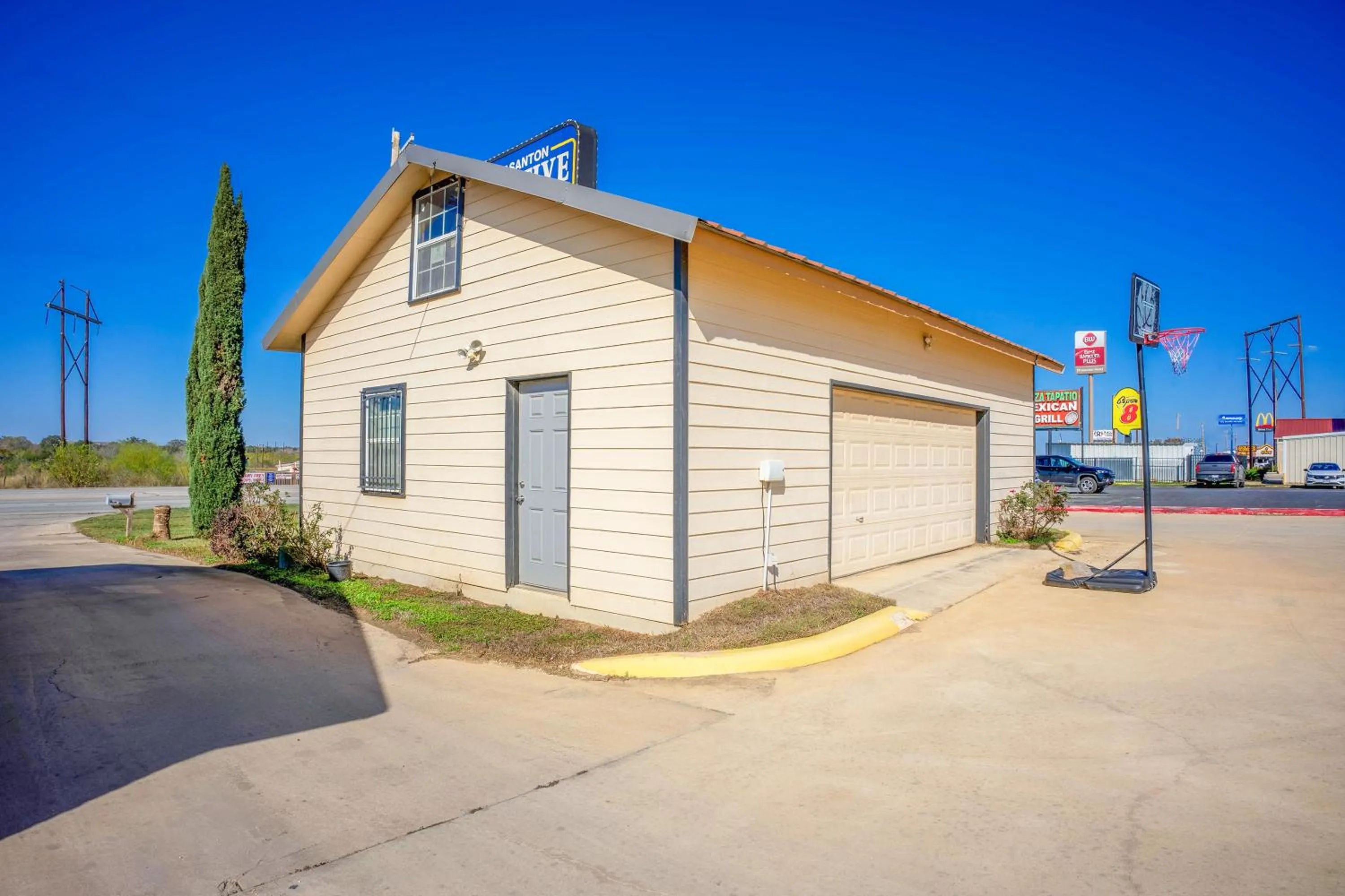 Facade/entrance in Pleasanton Executive Inn By OYO