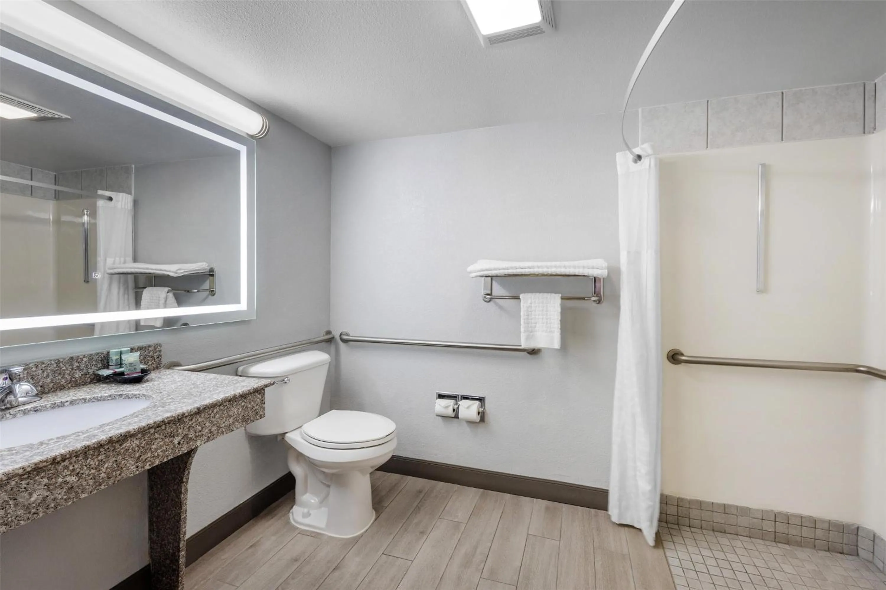 Bathroom in Best Western Borger Inn