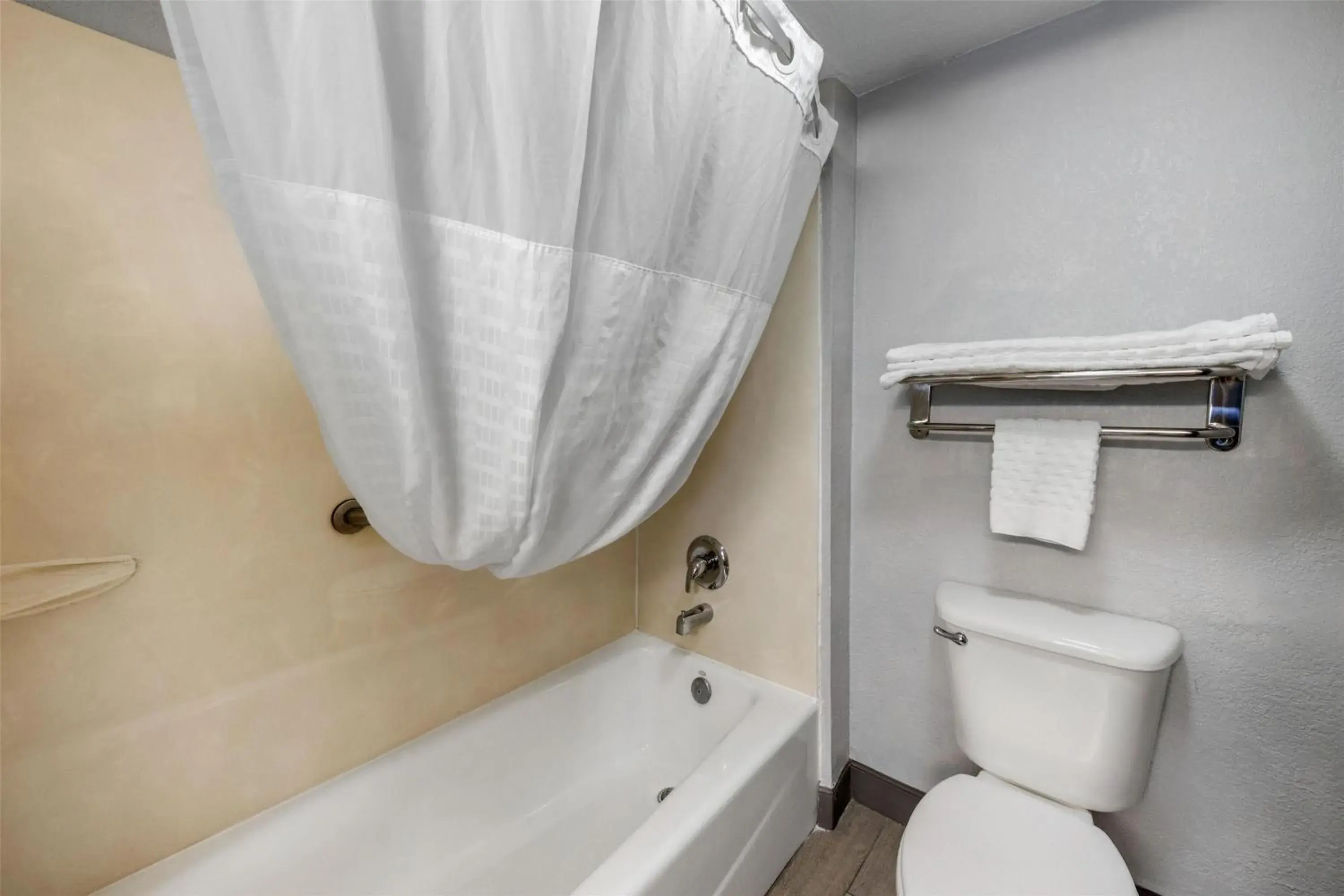 Bathroom in Best Western Borger Inn Bathroom in Best Western Borger Inn