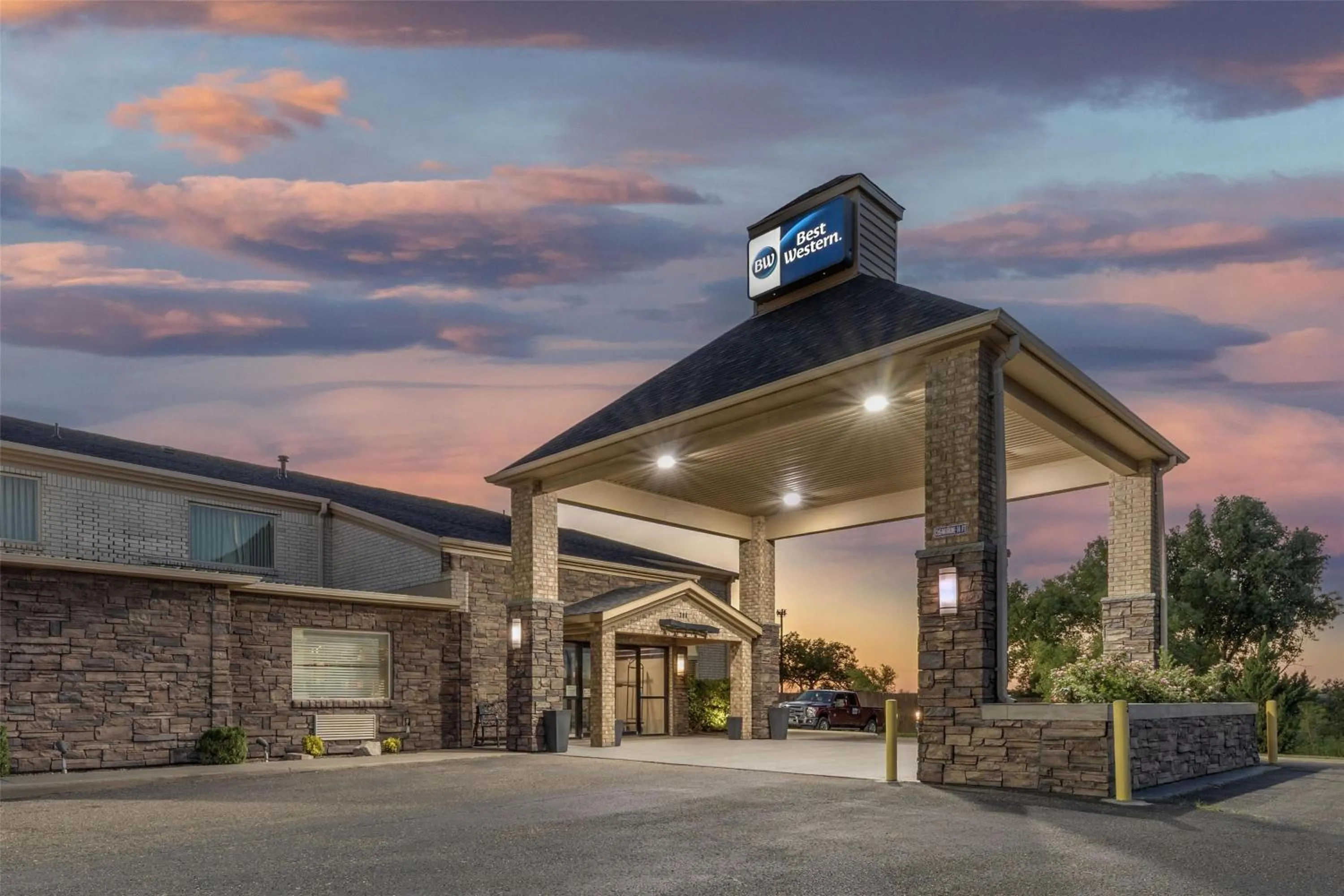 Property building in Best Western Borger Inn