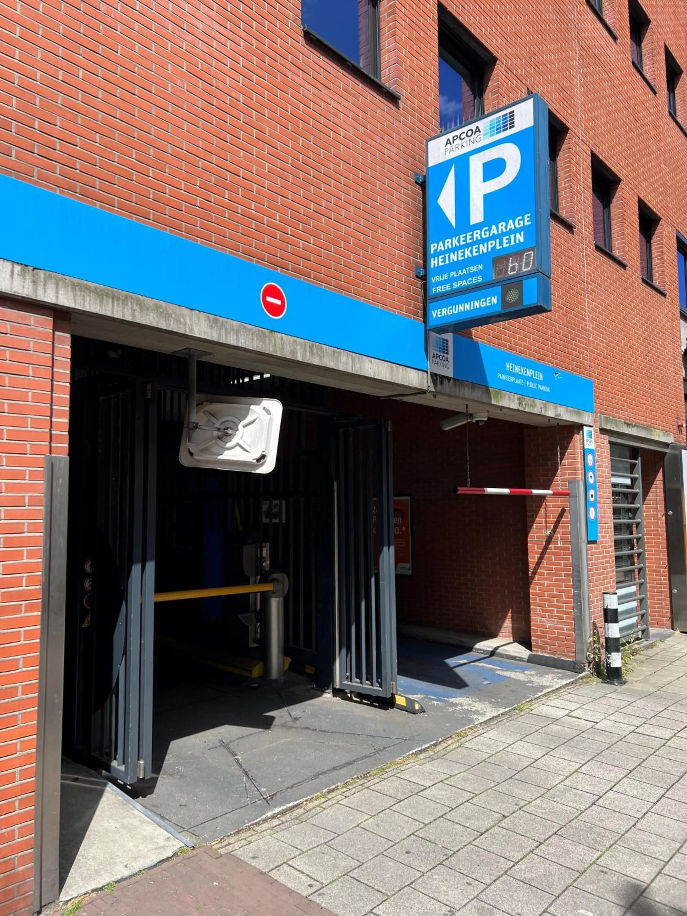 Parking in Hotel Nicolaas Witsen