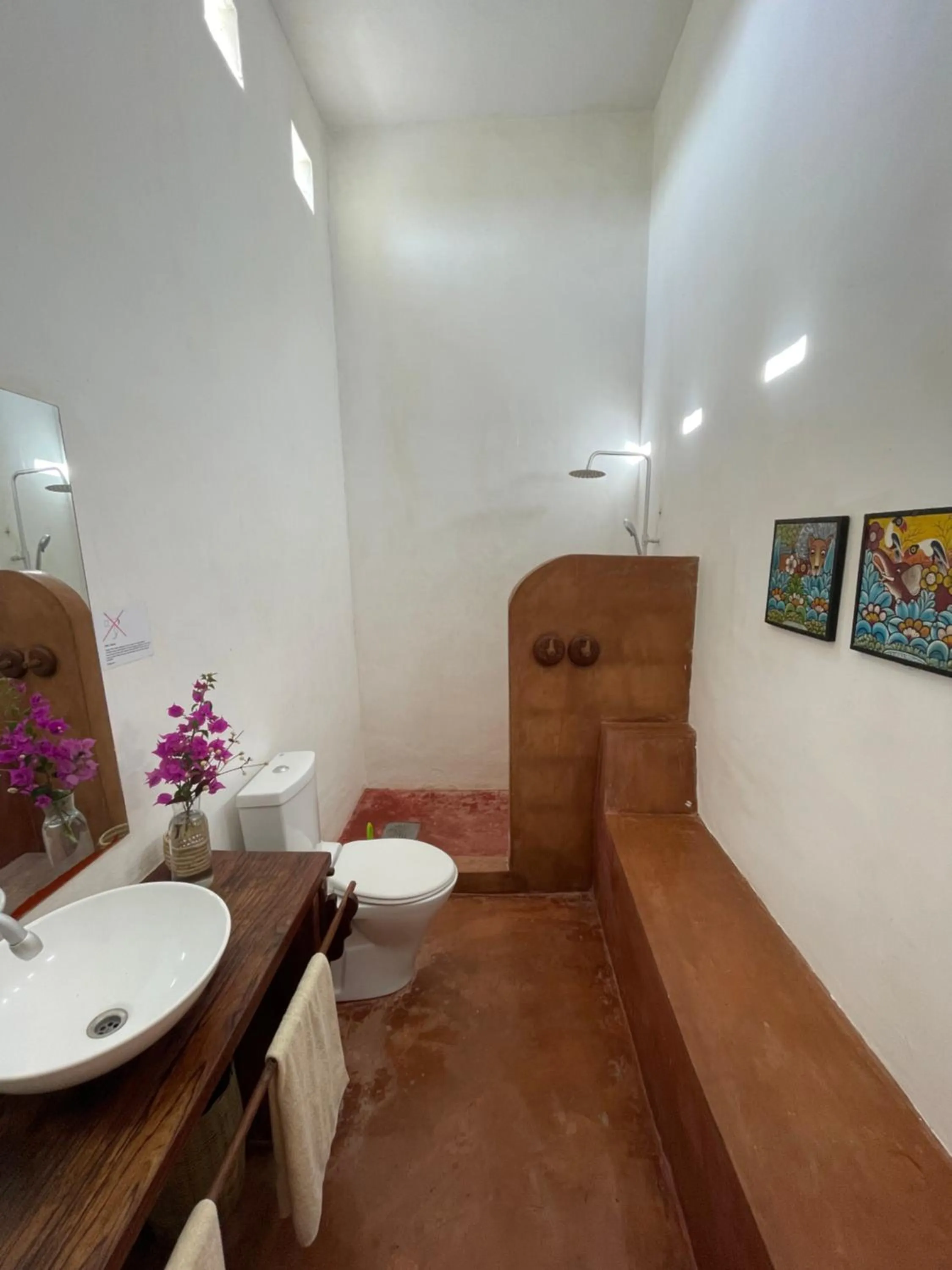 Toilet in Pangani Cliffs Lodge