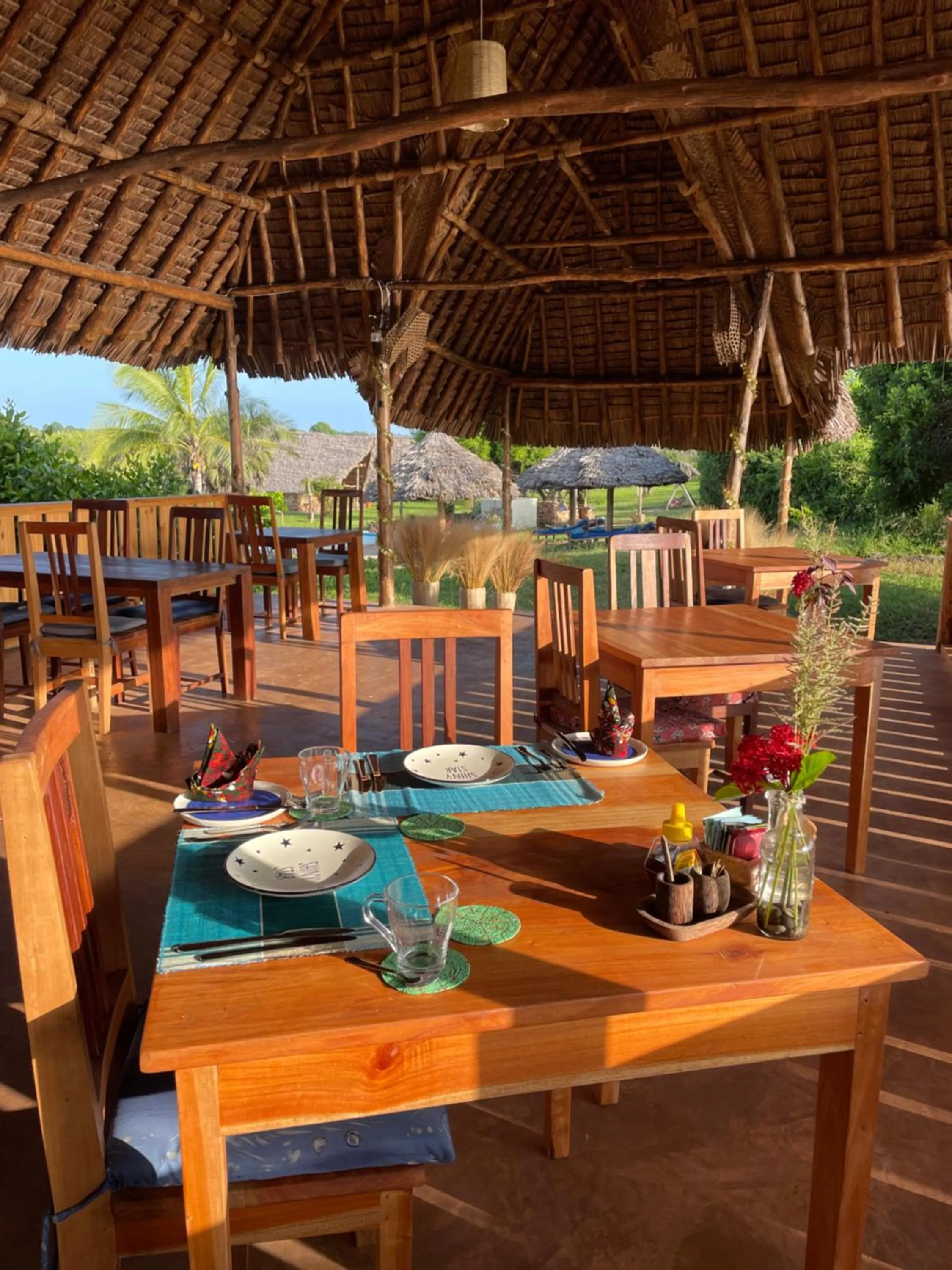 Restaurant/places to eat in Pangani Cliffs Lodge