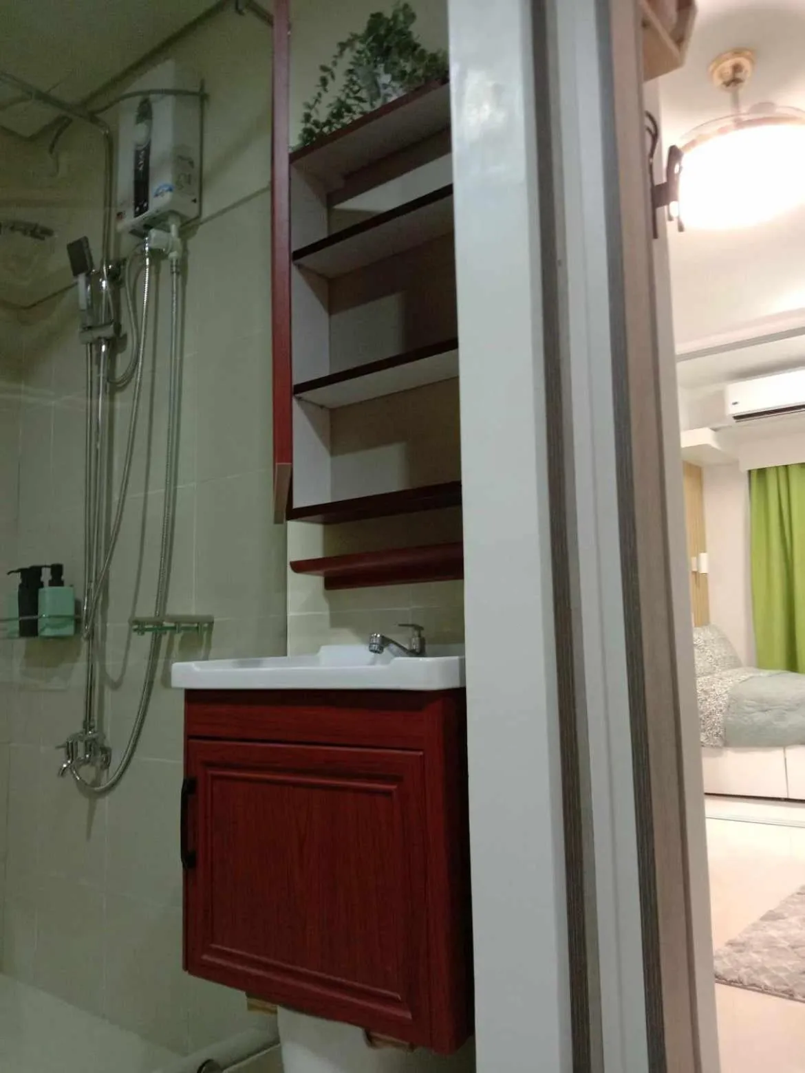 Shower in OASIS CHIC By THE BAY PASAY CITY Near Mall of Asia
