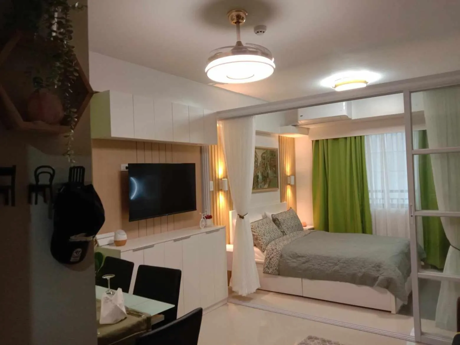 Photo of the whole room, Bed in OASIS CHIC By THE BAY PASAY CITY Near Mall of Asia