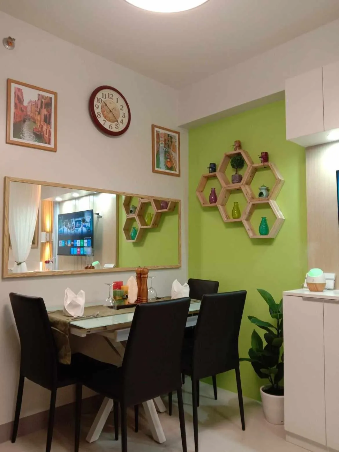 Dining area in OASIS CHIC By THE BAY PASAY CITY Near Mall of Asia