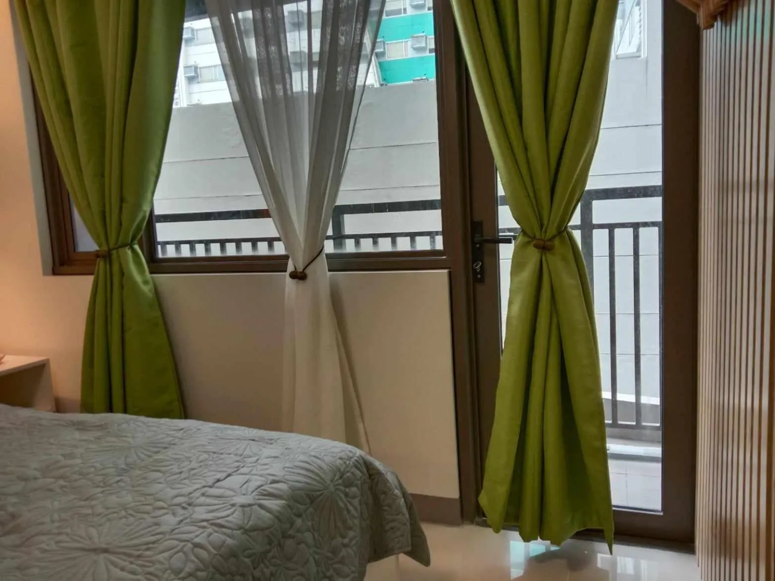 Balcony/Terrace, Bed in OASIS CHIC By THE BAY PASAY CITY Near Mall of Asia