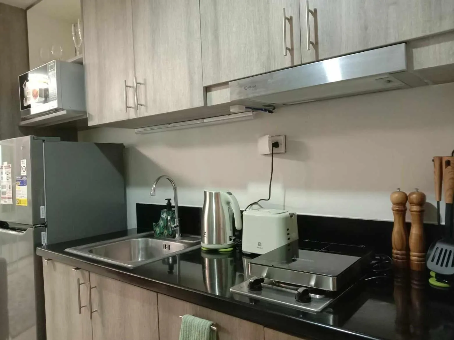 Kitchen or kitchenette in OASIS CHIC By THE BAY PASAY CITY Near Mall of Asia