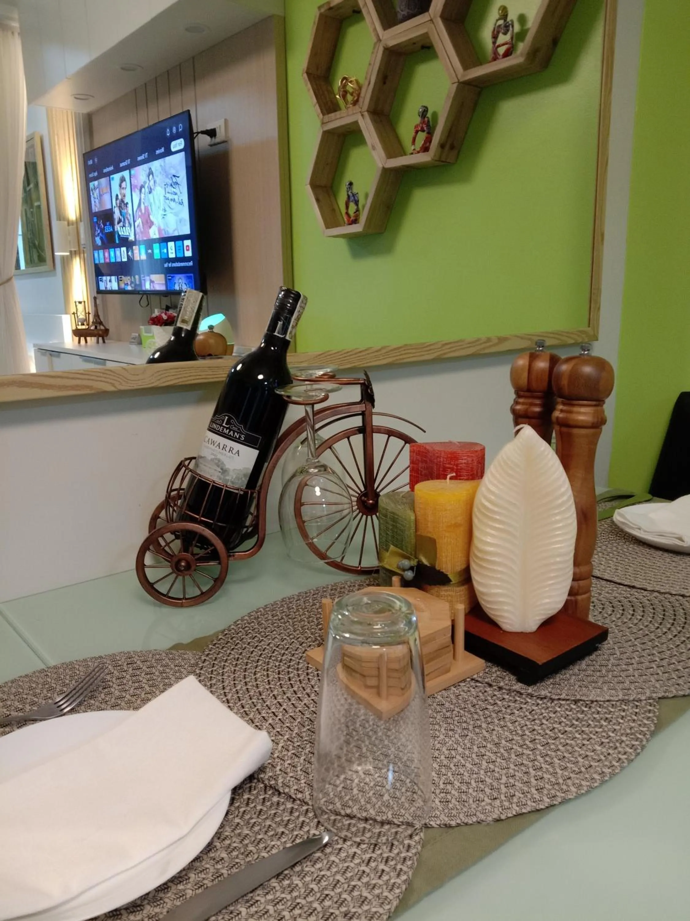 Food and drinks in OASIS CHIC By THE BAY PASAY CITY Near Mall of Asia