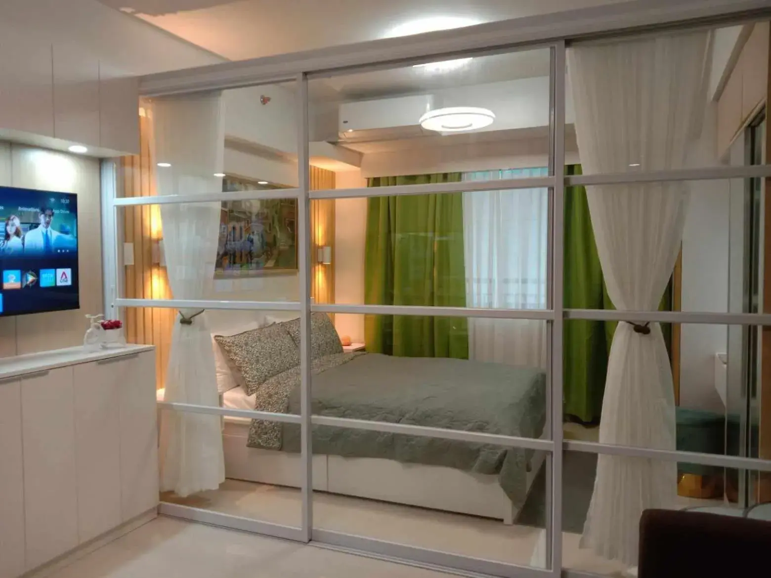 OASIS CHIC By THE BAY PASAY CITY Near Mall of Asia OASIS CHIC By THE BAY PASAY CITY Near Mall of Asia