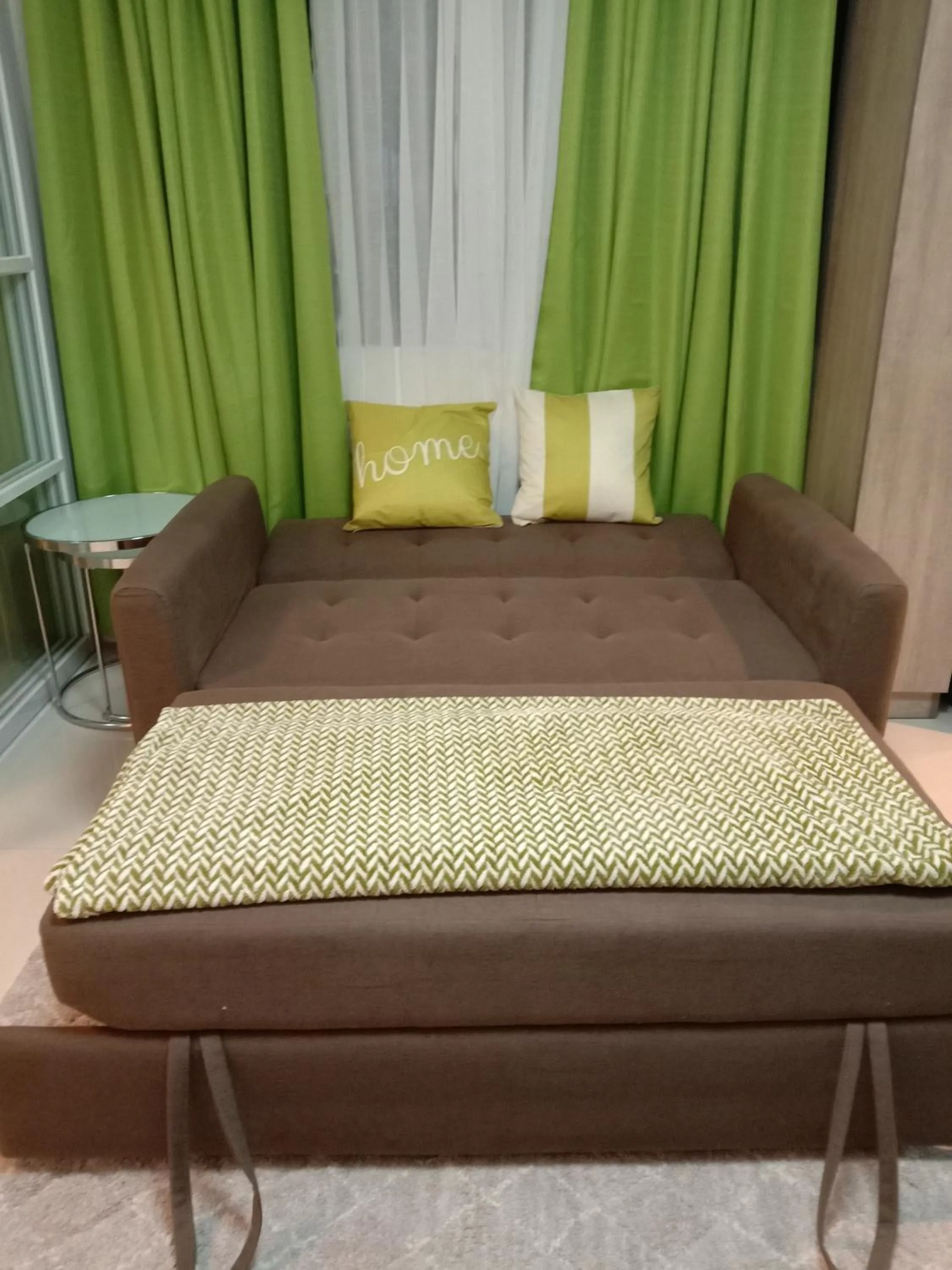 Communal lounge/ TV room, Bed in OASIS CHIC By THE BAY PASAY CITY Near Mall of Asia