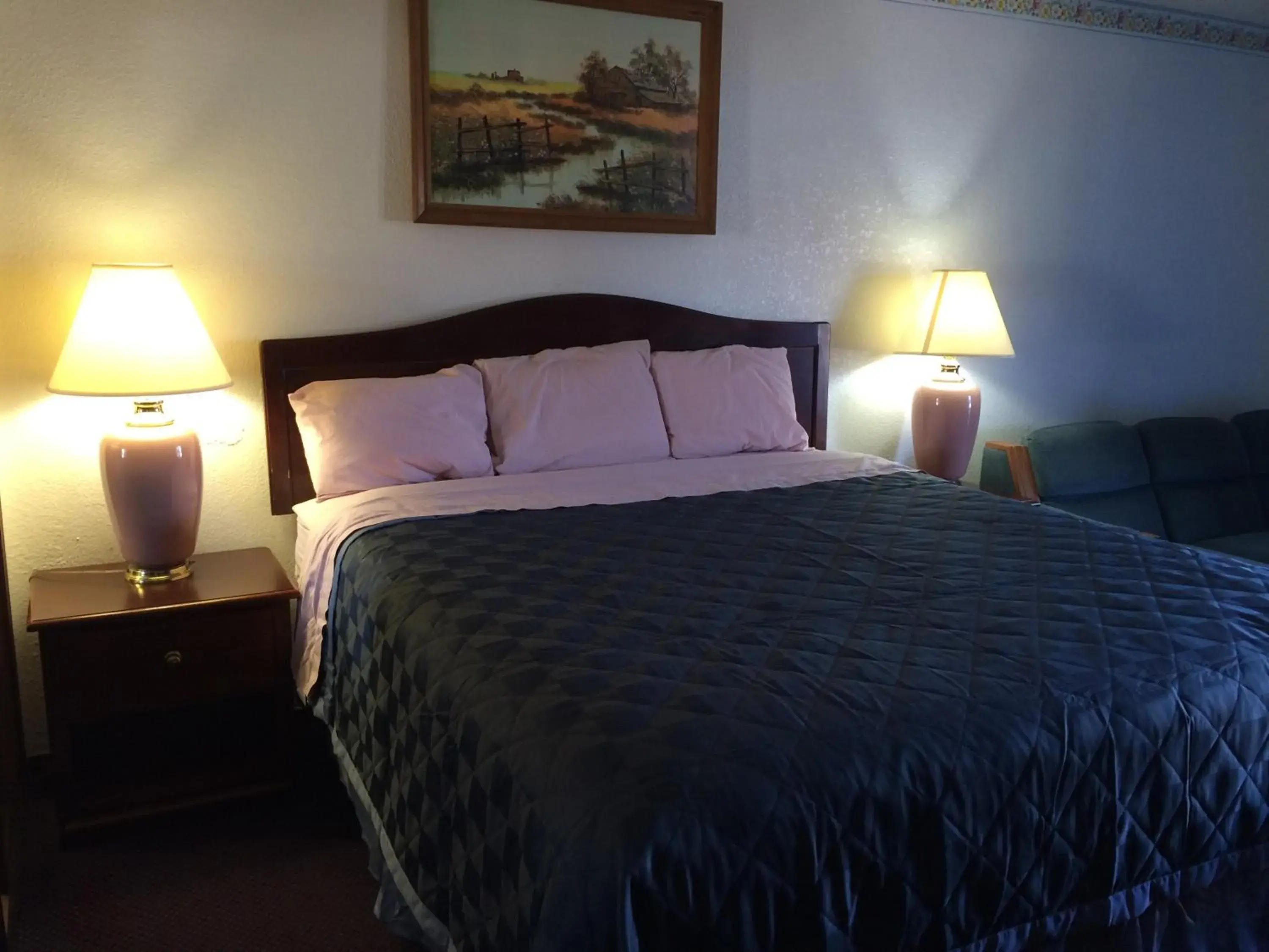 King Room in Crystal Palace Inn Brownfield King Room in Crystal Palace Inn Brownfield