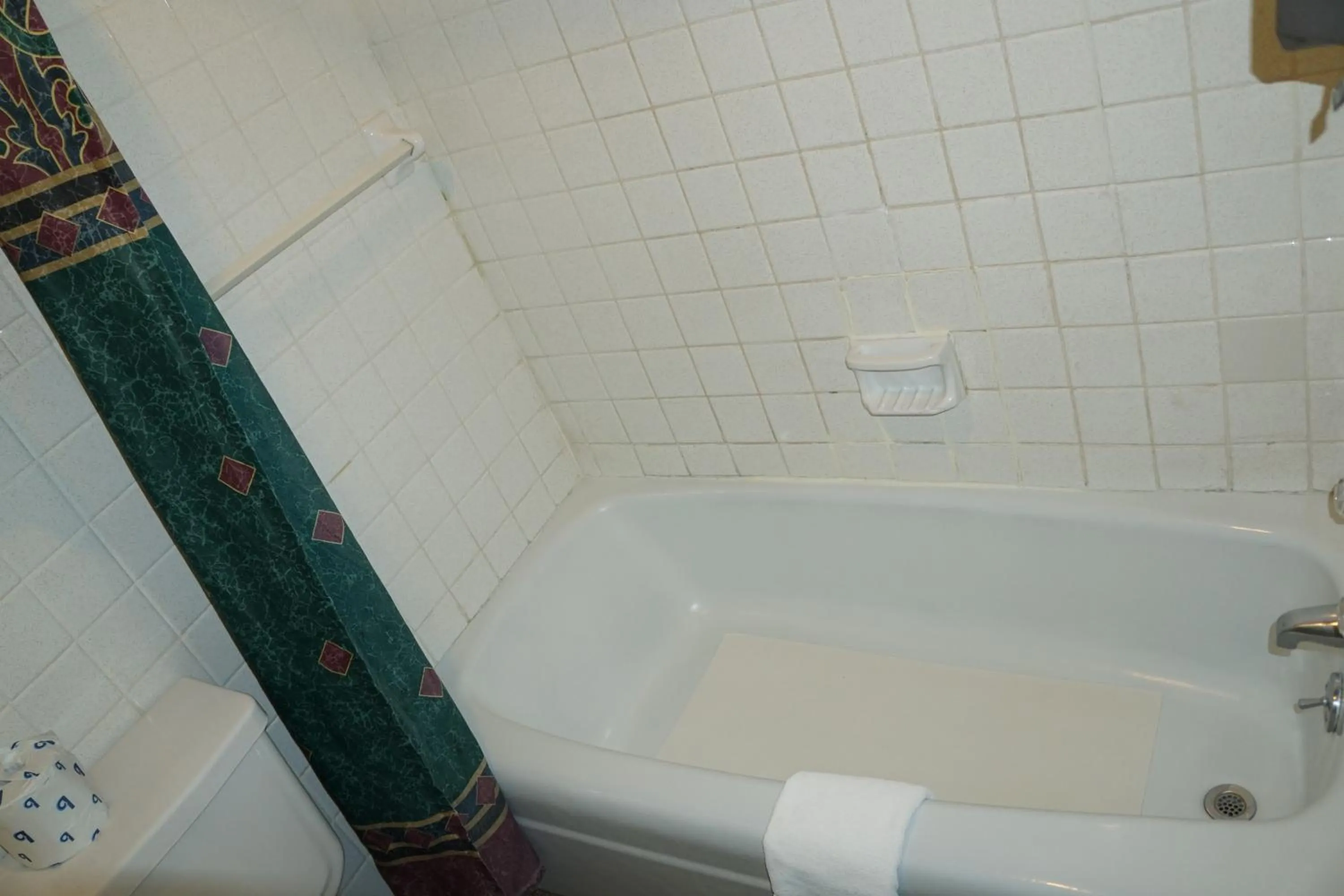 Bathroom in Lincoln Motel