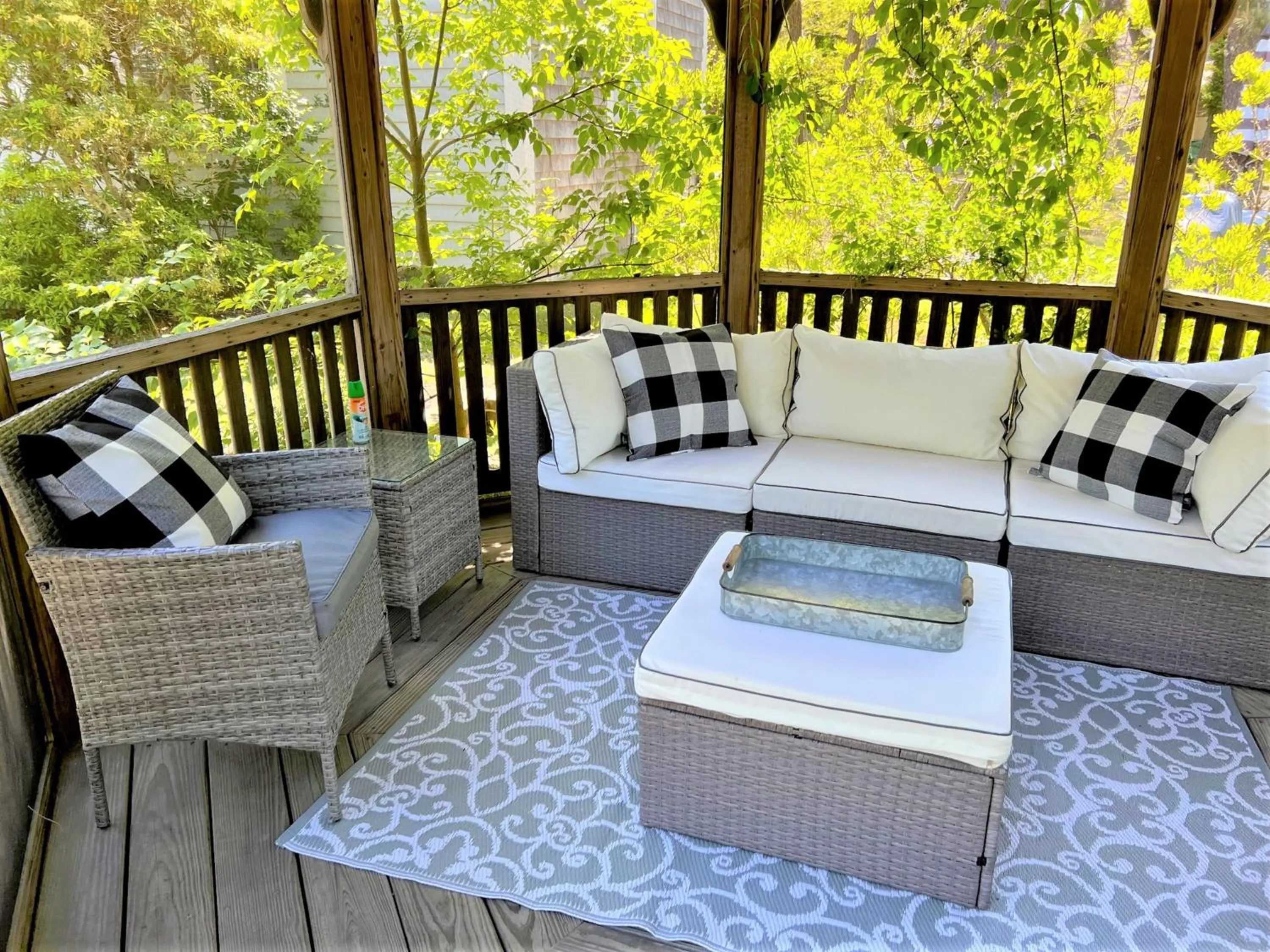 Entertainment in The Seagrove Suites & Guest Rooms